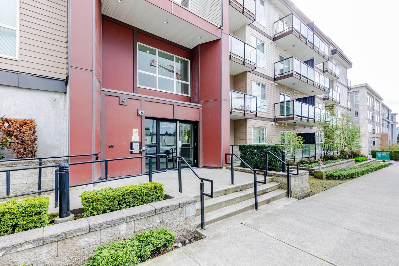 323-13768 108 Avenue, Surrey, BC - Outdoor