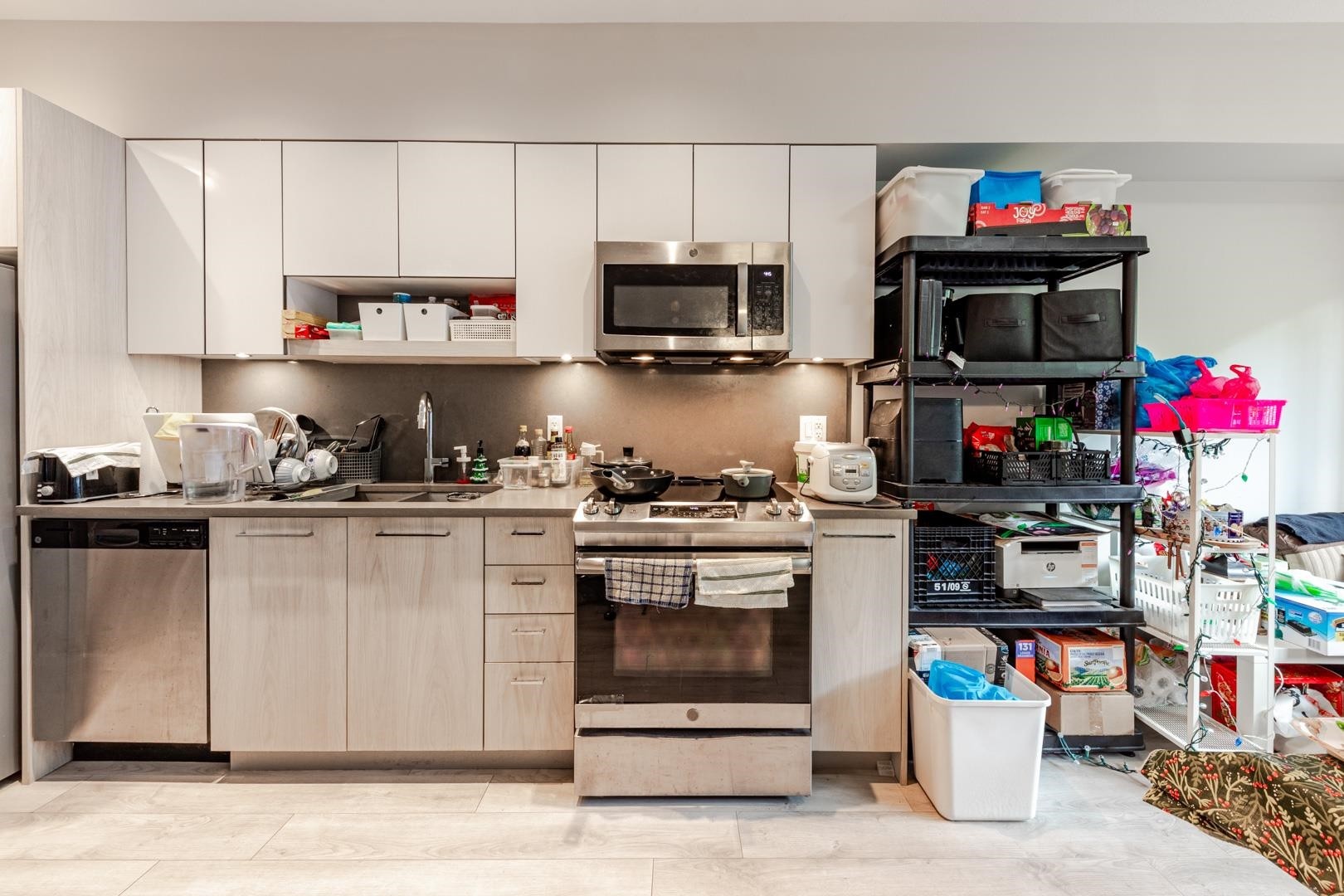 323-13768 108 Avenue, Surrey, BC - Indoor Photo Showing Kitchen With Double Sink