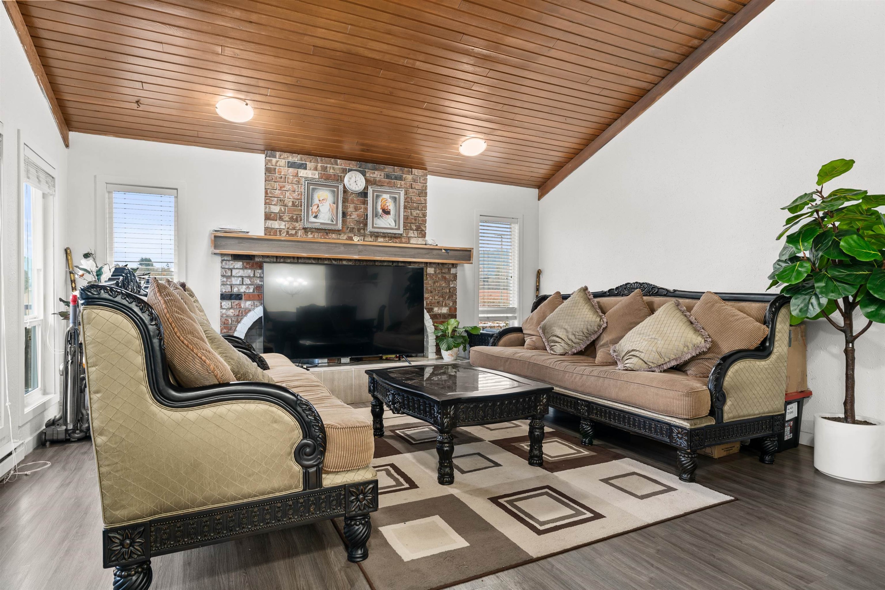 11186 Farms Road, Mission, BC - Indoor Photo Showing Living Room