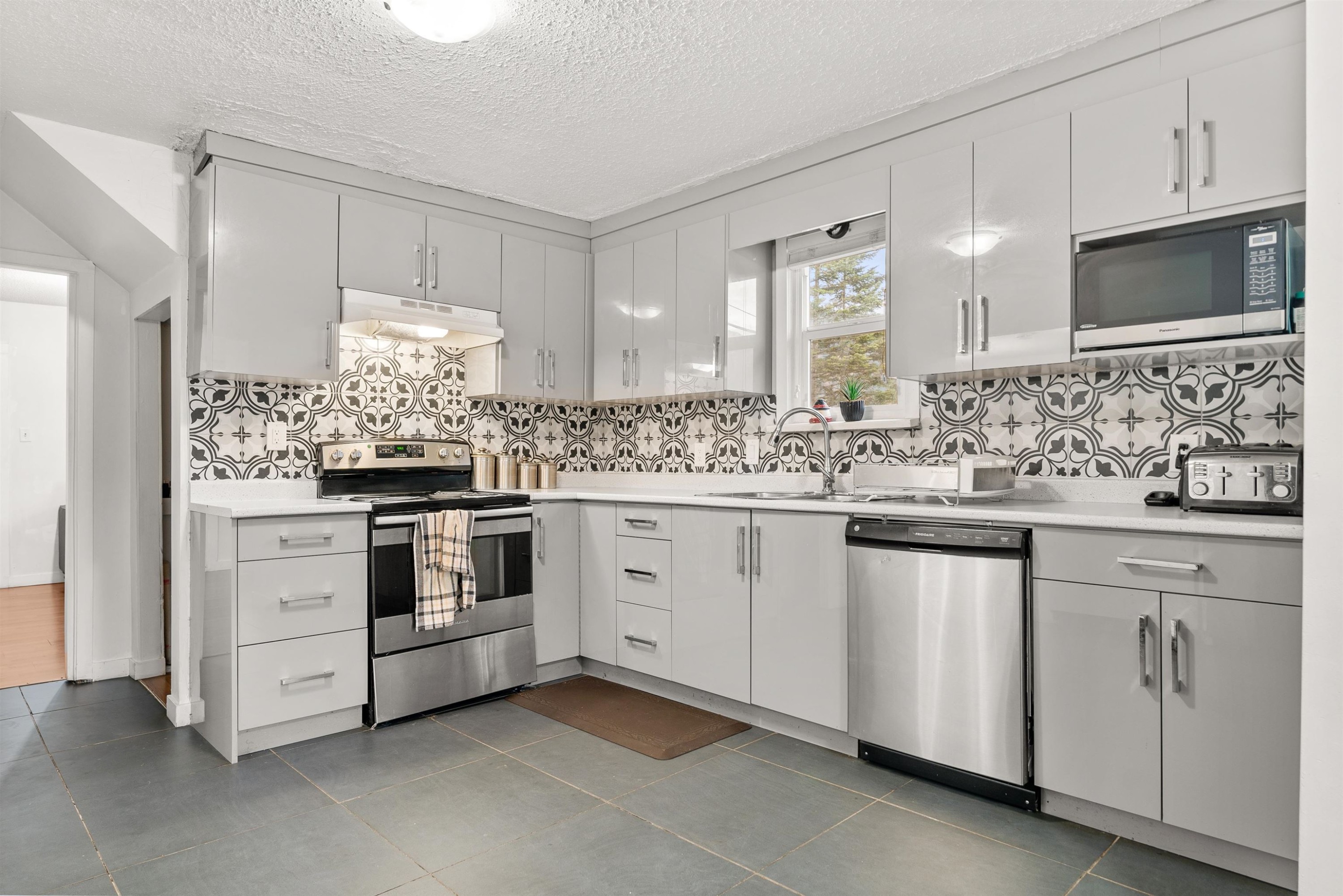 11186 Farms Road, Mission, BC - Indoor Photo Showing Kitchen With Upgraded Kitchen