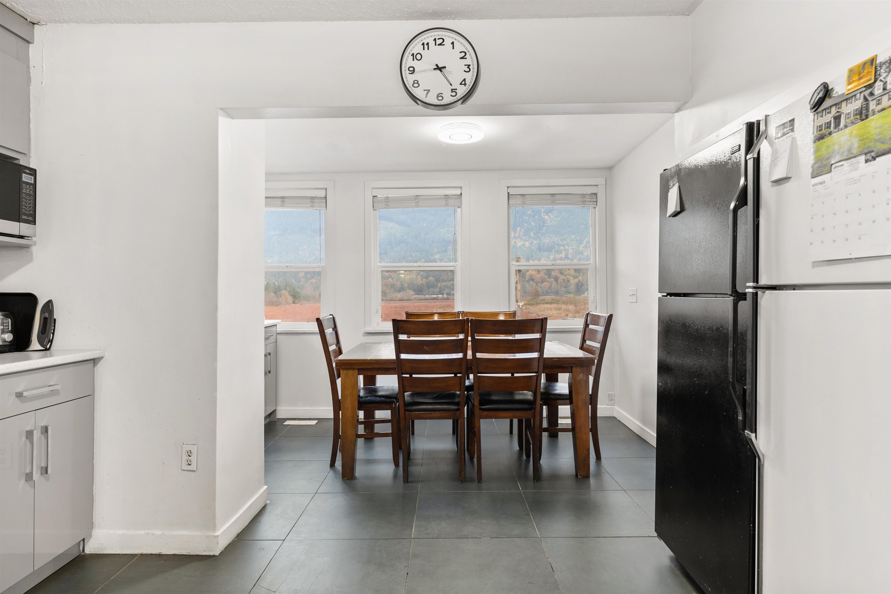11186 Farms Road, Mission, BC - Indoor Photo Showing Dining Room