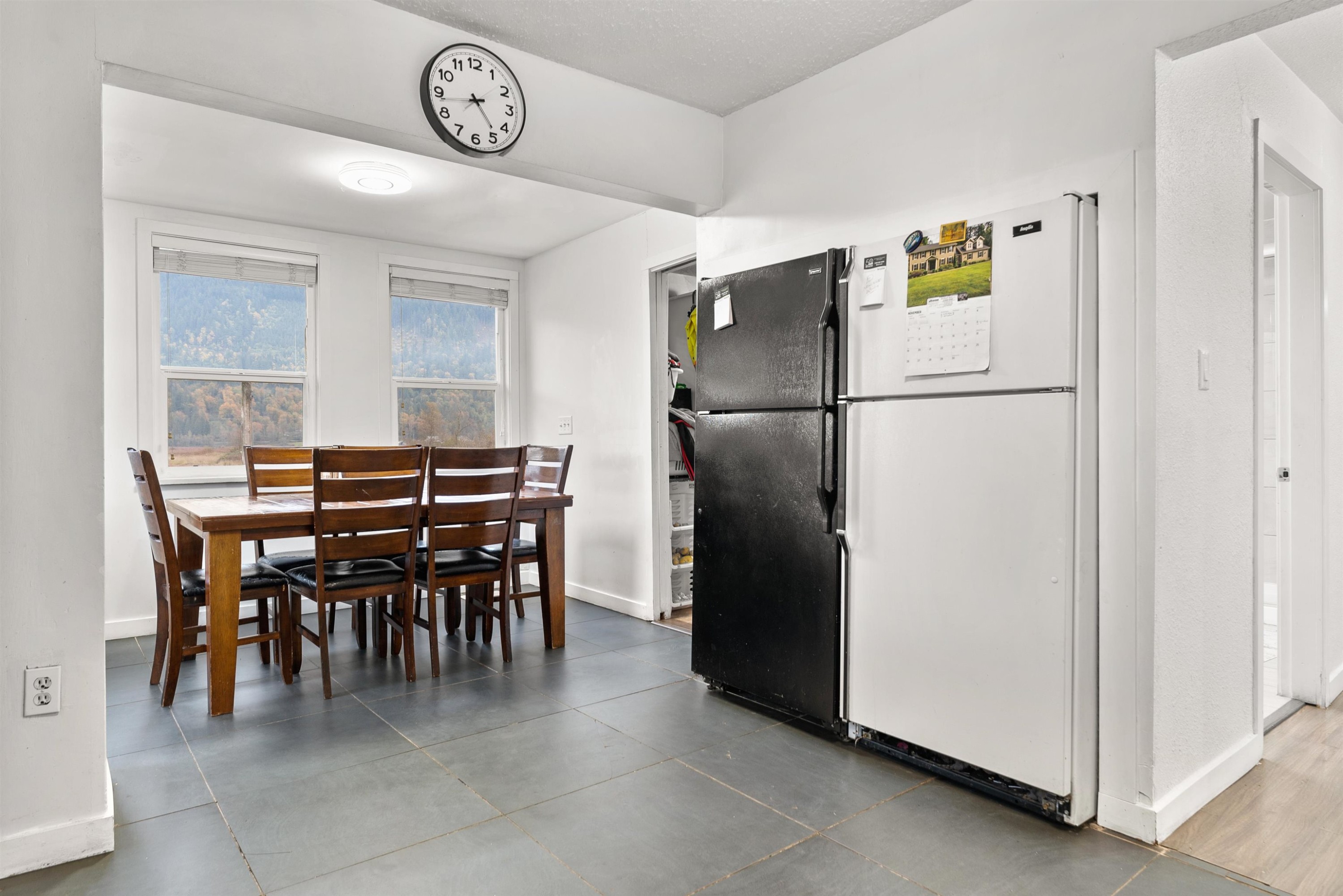 11186 Farms Road, Mission, BC - Indoor Photo Showing Dining Room