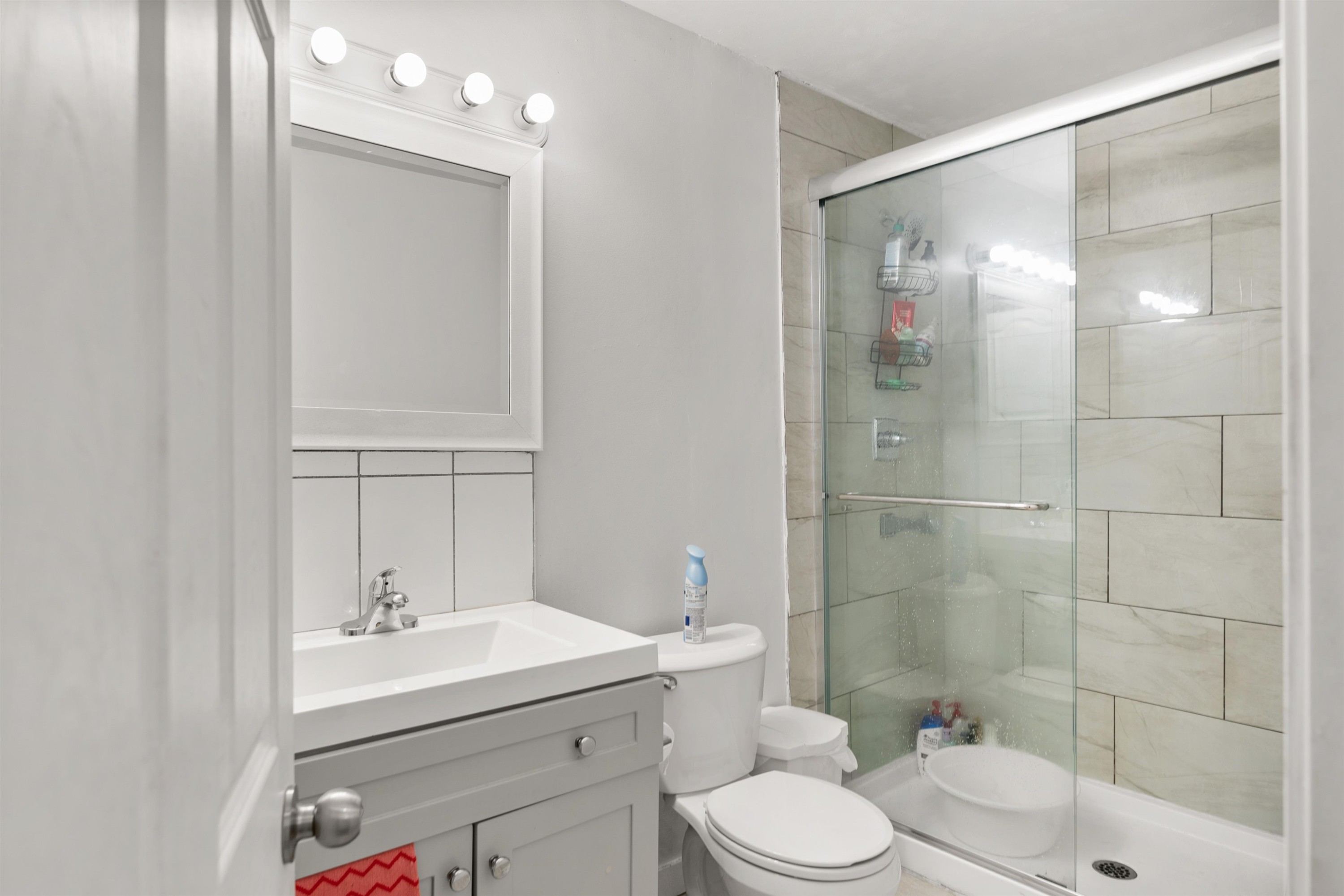 11186 Farms Road, Mission, BC - Indoor Photo Showing Bathroom