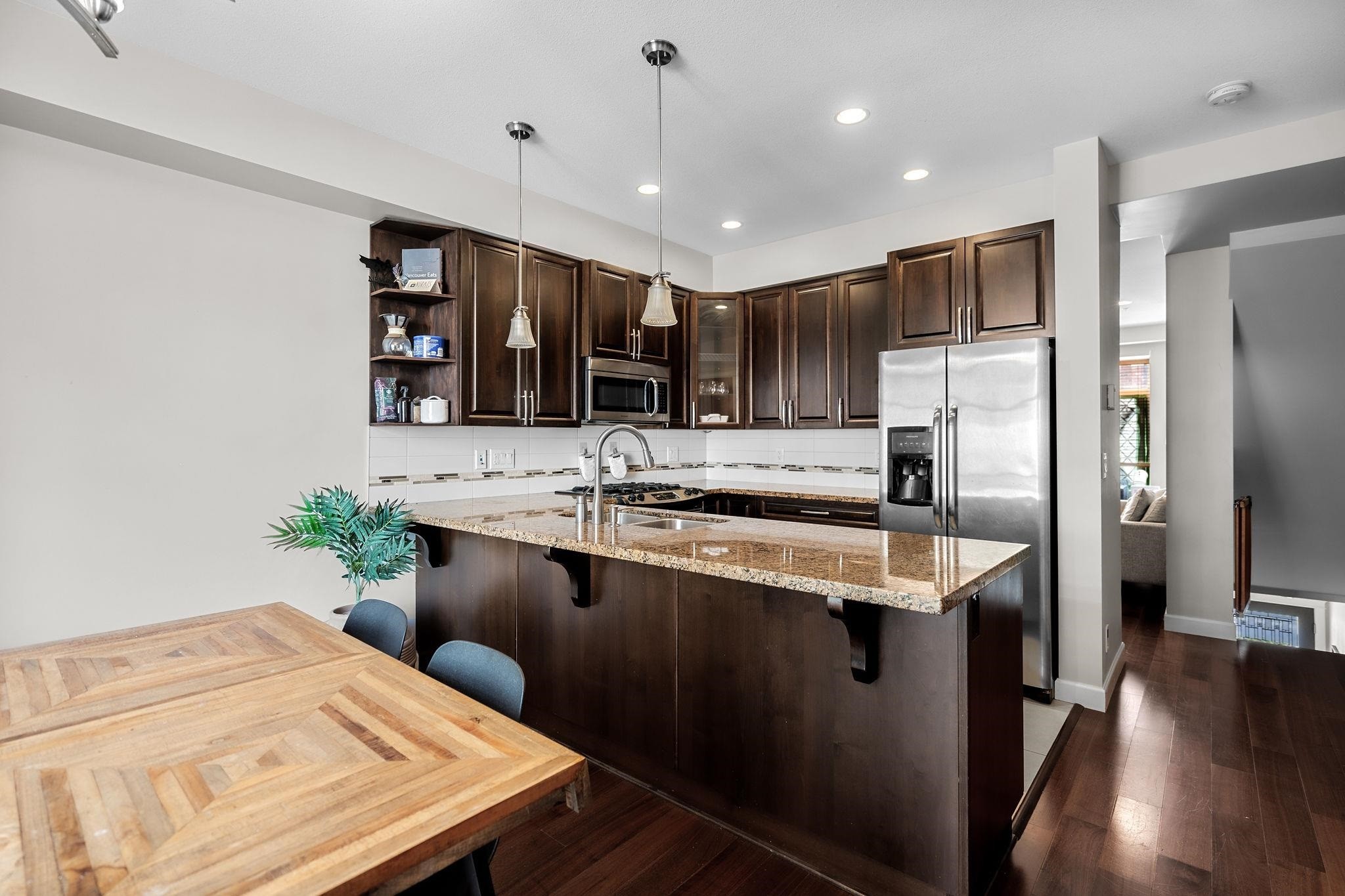 112-20738 84 Avenue, Langley, BC - Indoor Photo Showing Kitchen With Upgraded Kitchen