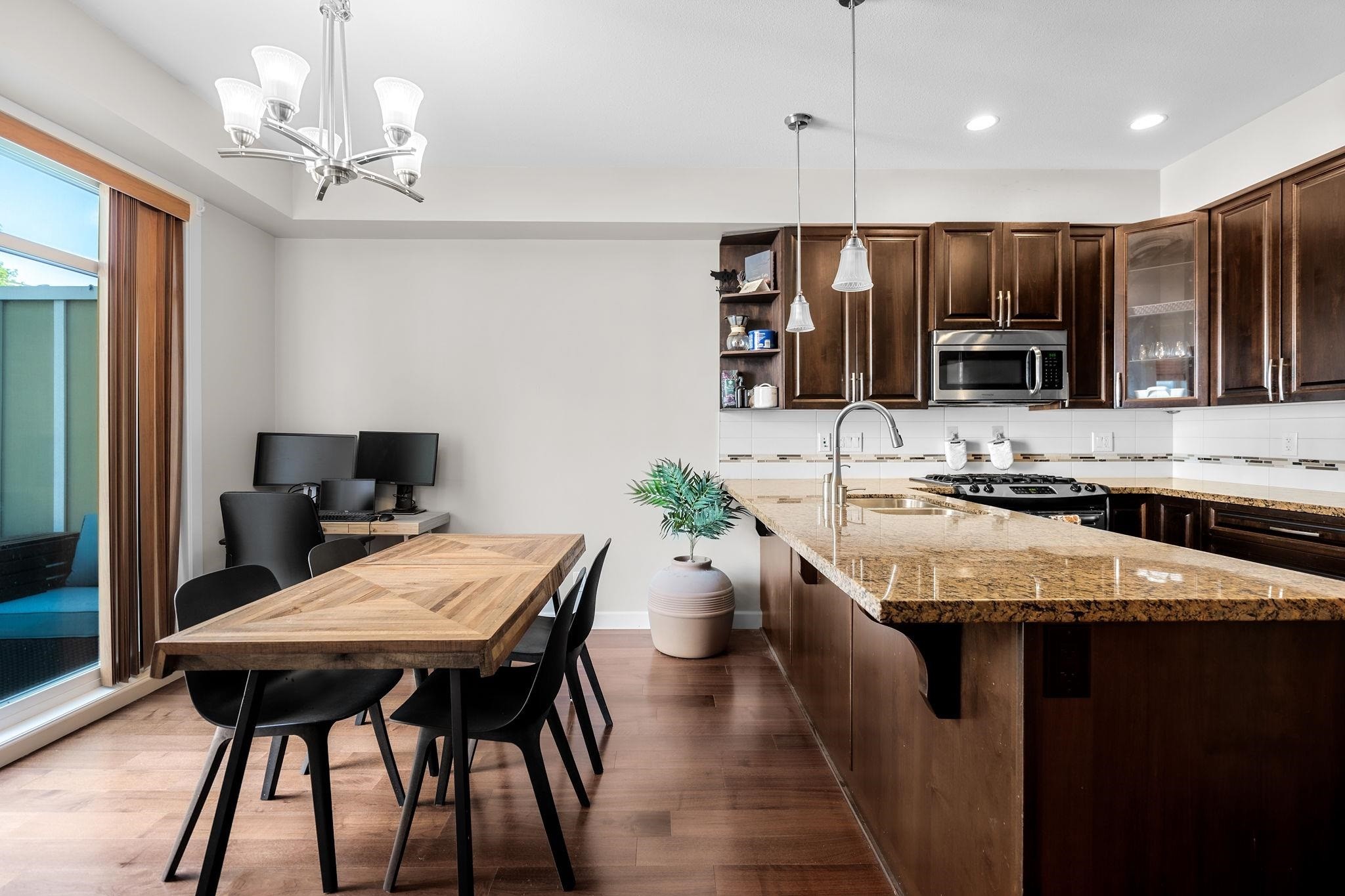 112-20738 84 Avenue, Langley, BC - Indoor Photo Showing Kitchen With Upgraded Kitchen