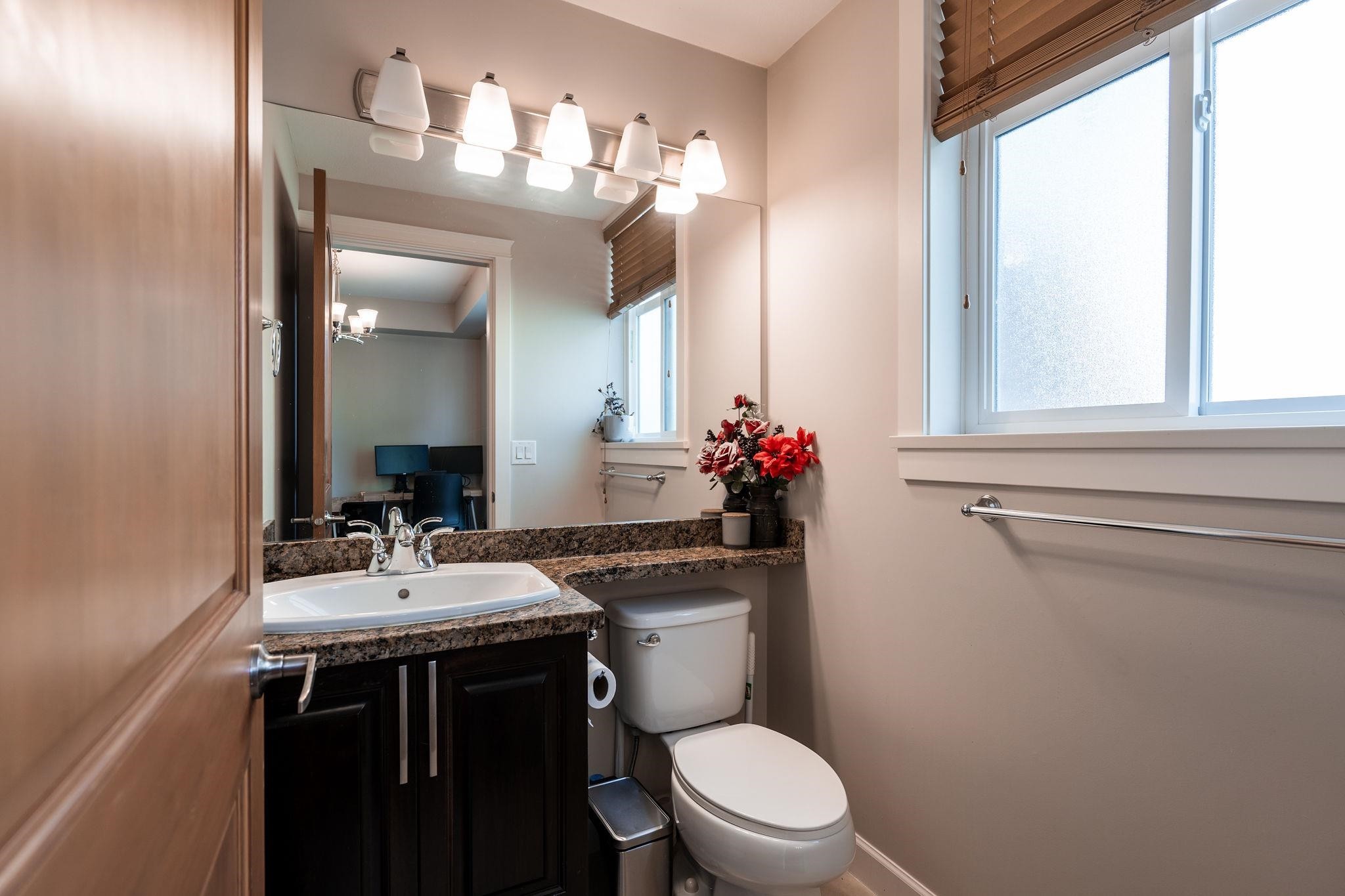 112-20738 84 Avenue, Langley, BC - Indoor Photo Showing Bathroom