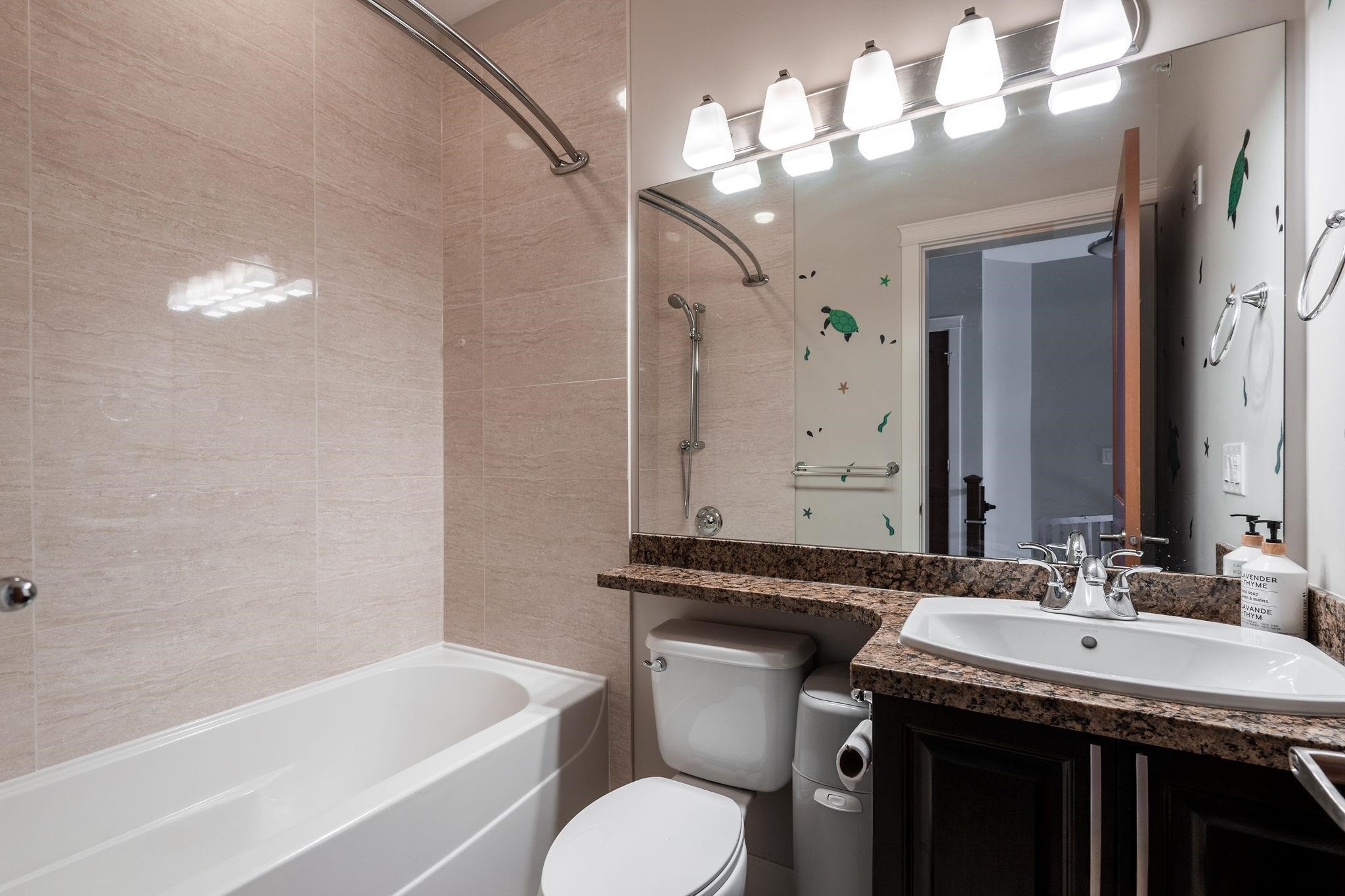 112-20738 84 Avenue, Langley, BC - Indoor Photo Showing Bathroom
