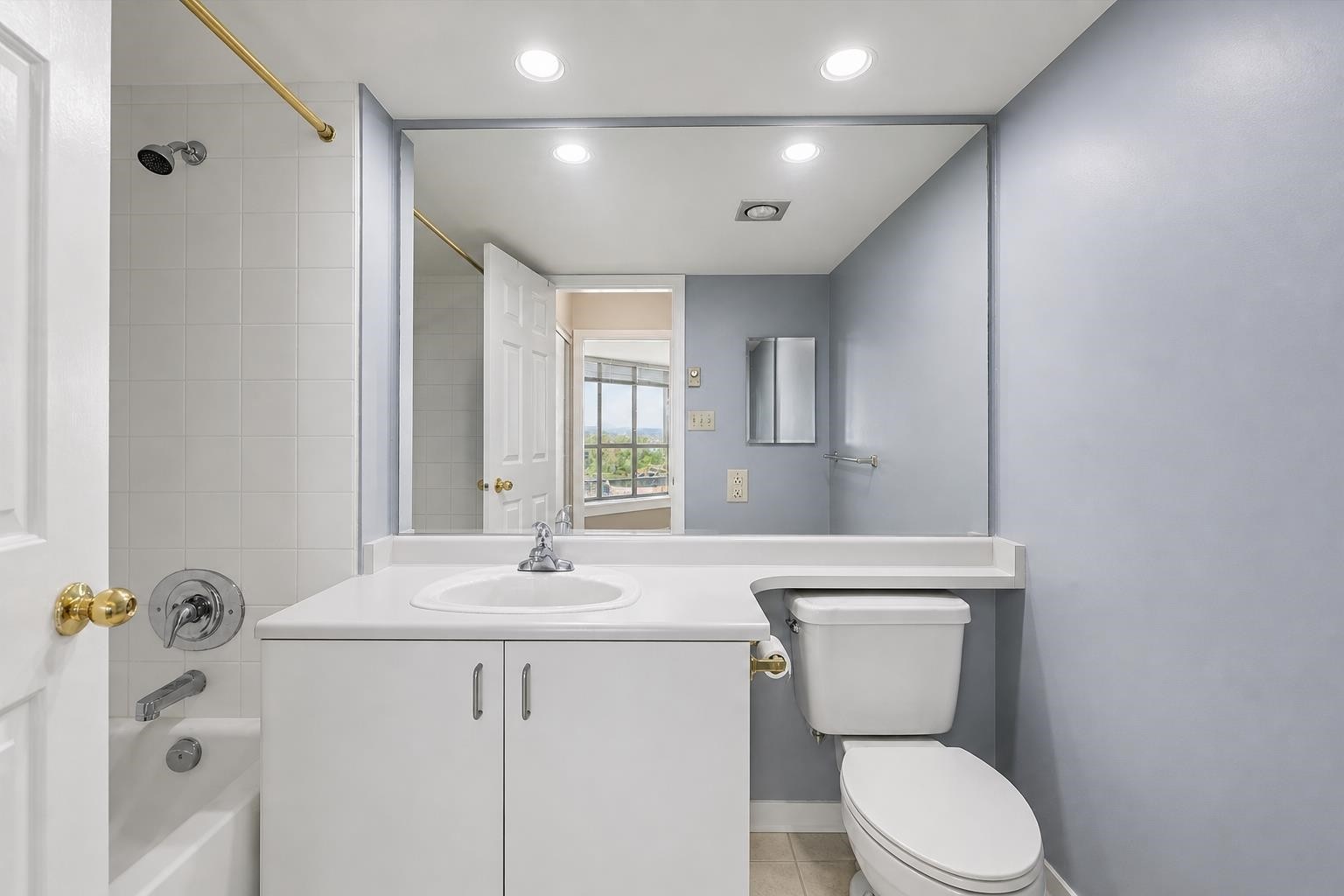 1701-14881 103A Avenue, Surrey, BC - Indoor Photo Showing Bathroom