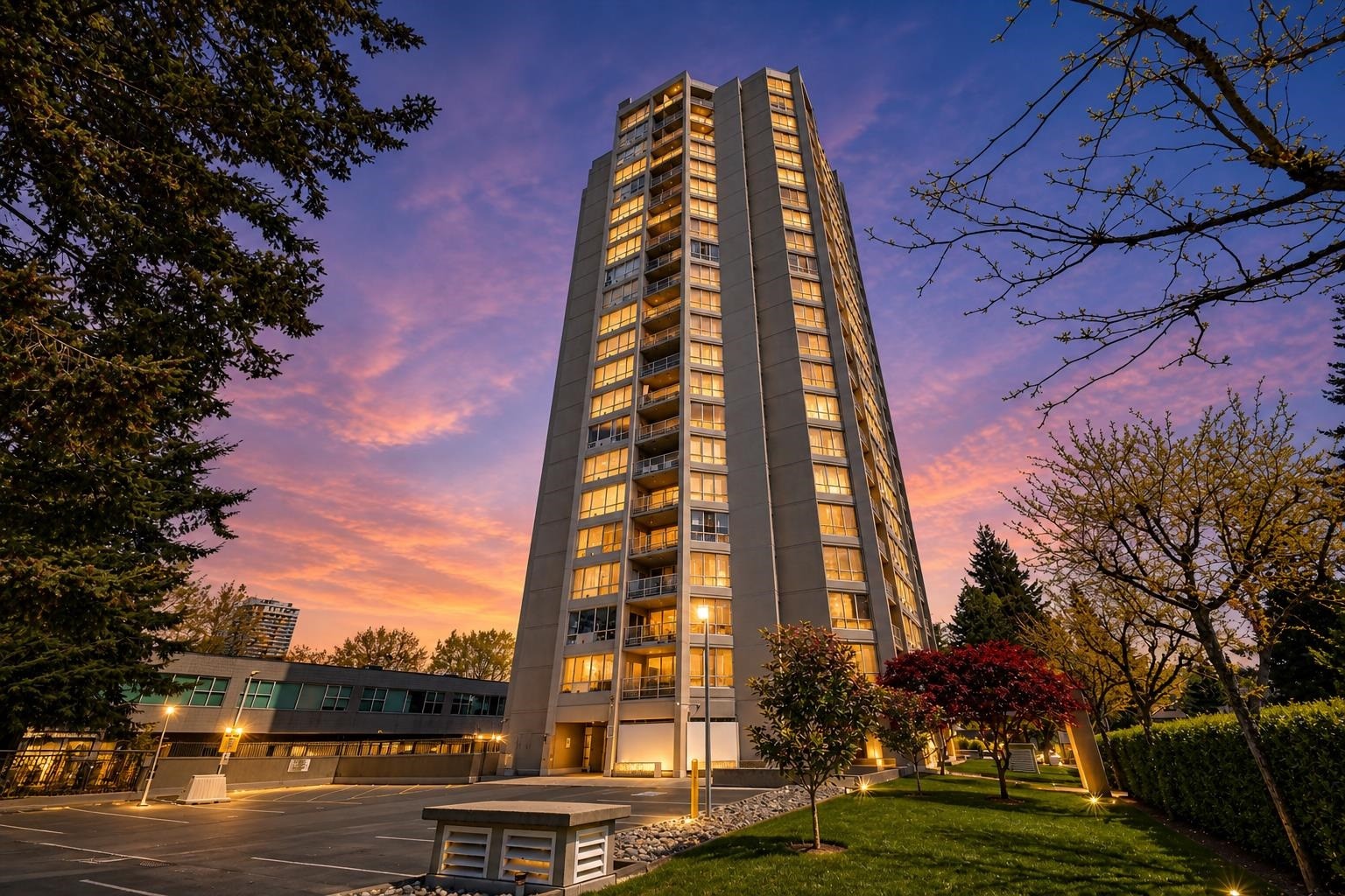 1701-14881 103A Avenue, Surrey, BC - Outdoor With Facade