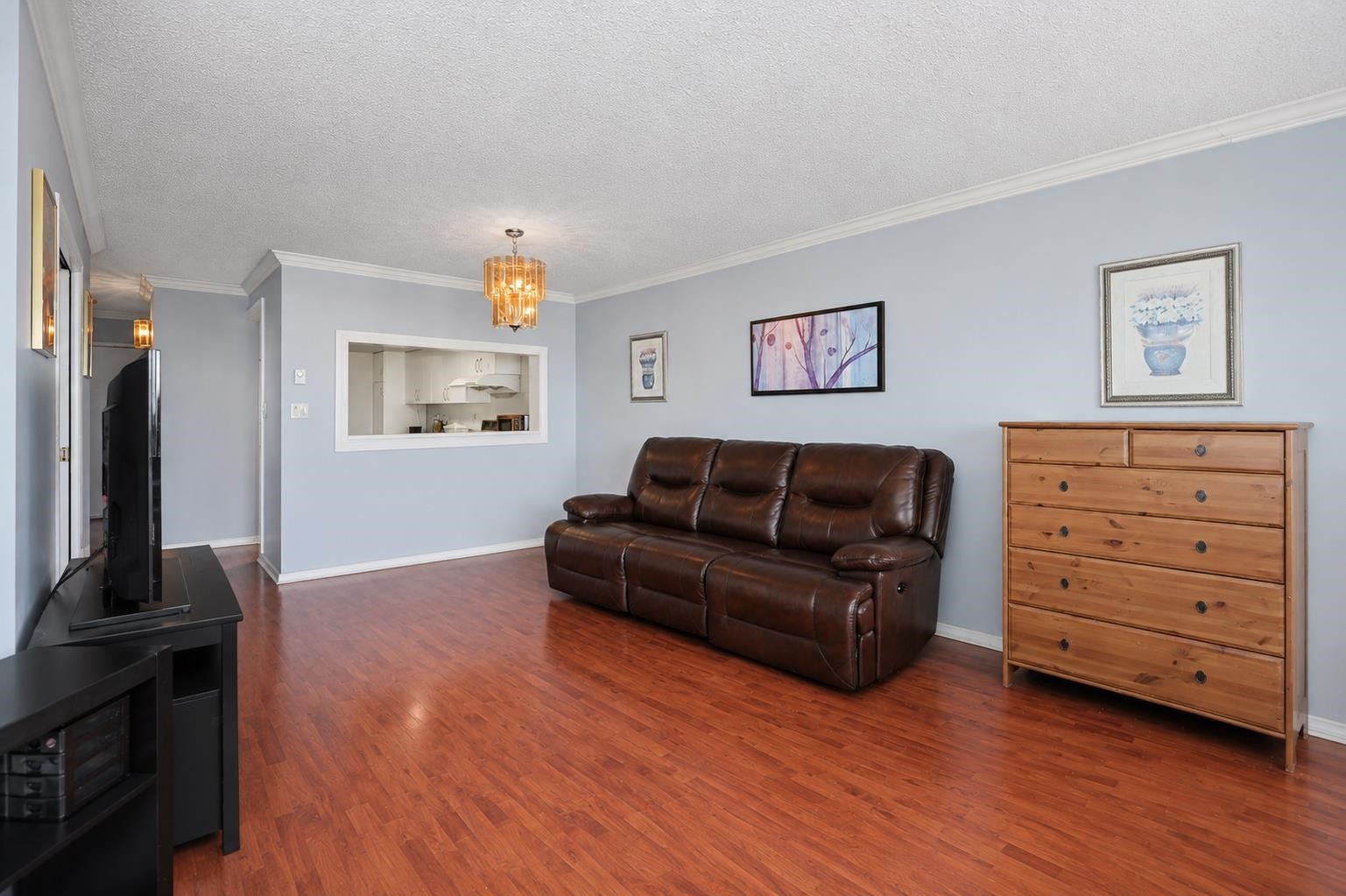 1701-14881 103A Avenue, Surrey, BC - Indoor Photo Showing Living Room