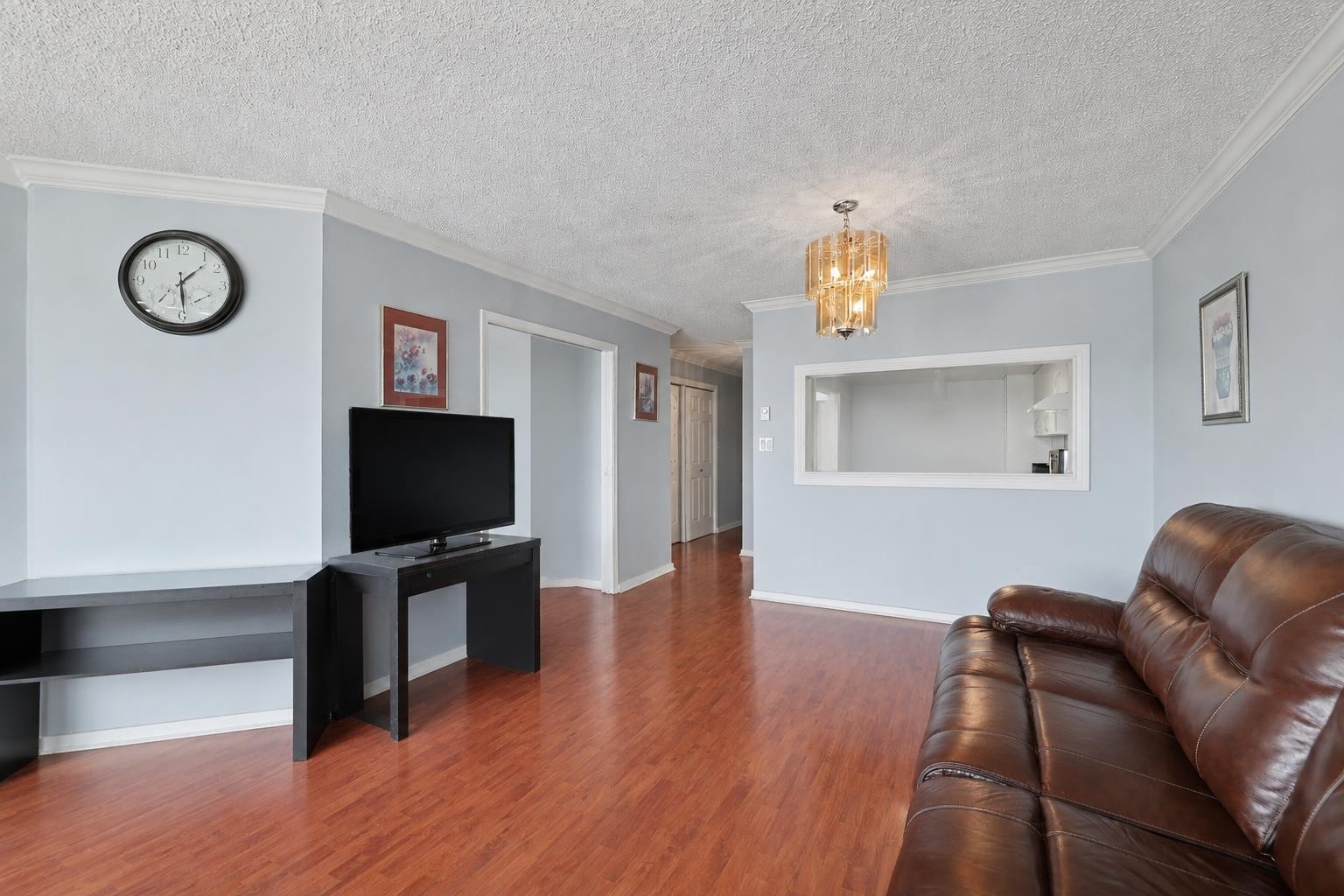 1701-14881 103A Avenue, Surrey, BC - Indoor Photo Showing Living Room