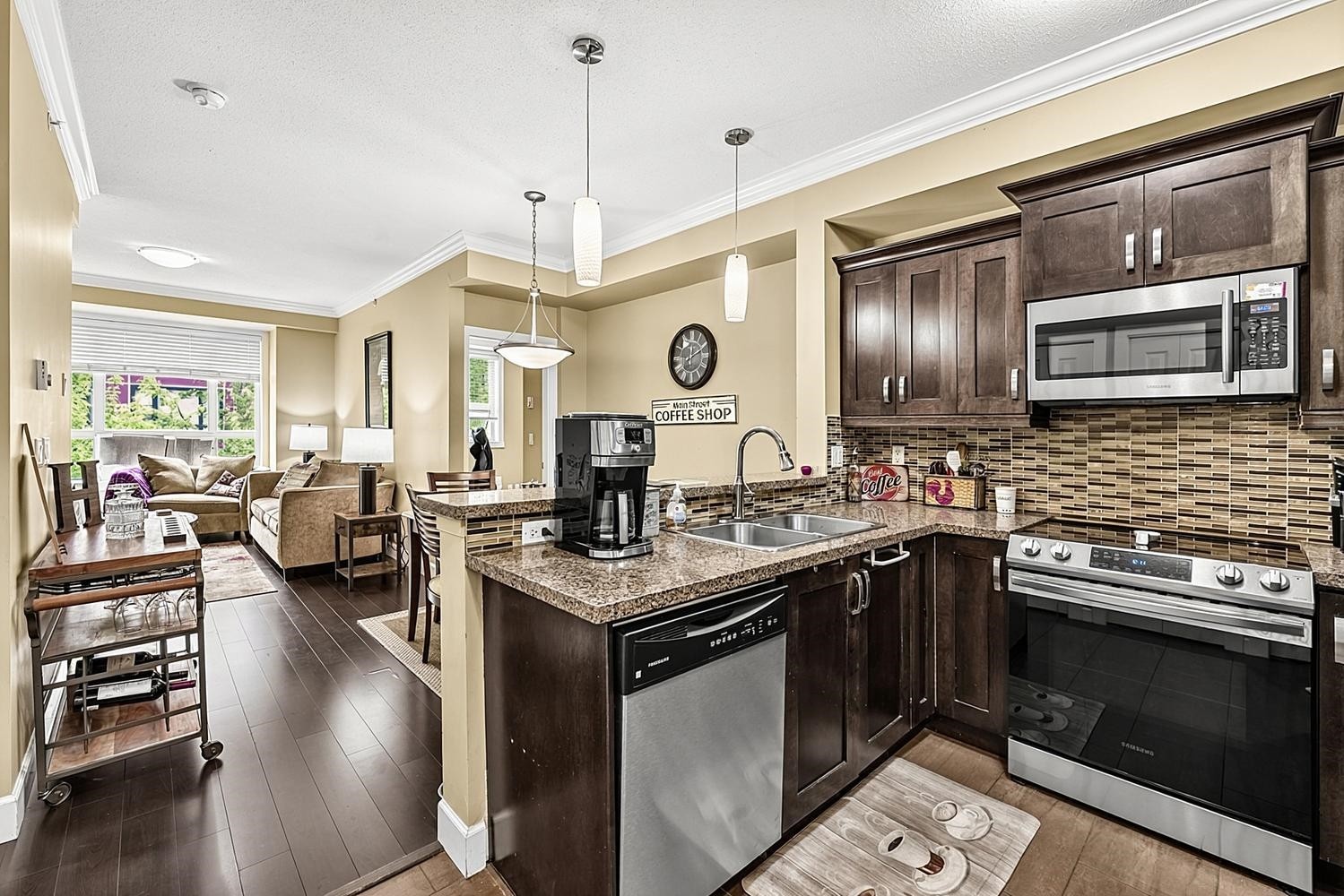 411-13897 Fraser Highway, Surrey, BC - Indoor Photo Showing Kitchen With Double Sink With Upgraded Kitchen