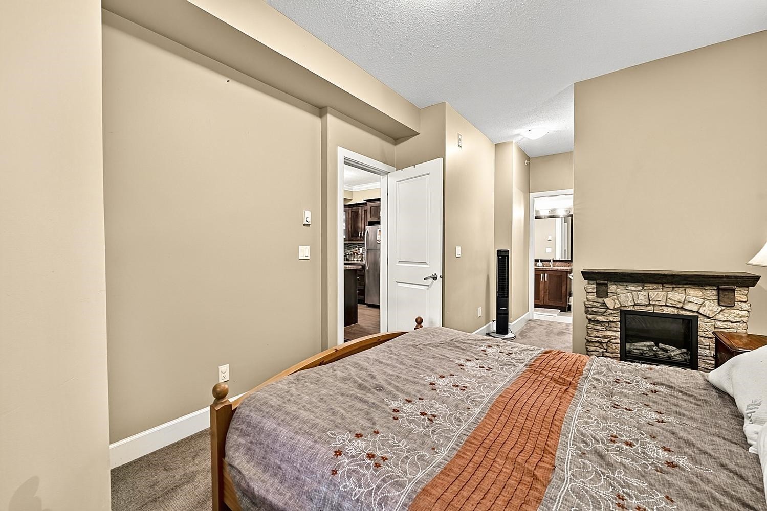 411-13897 Fraser Highway, Surrey, BC - Indoor Photo Showing Bedroom With Fireplace