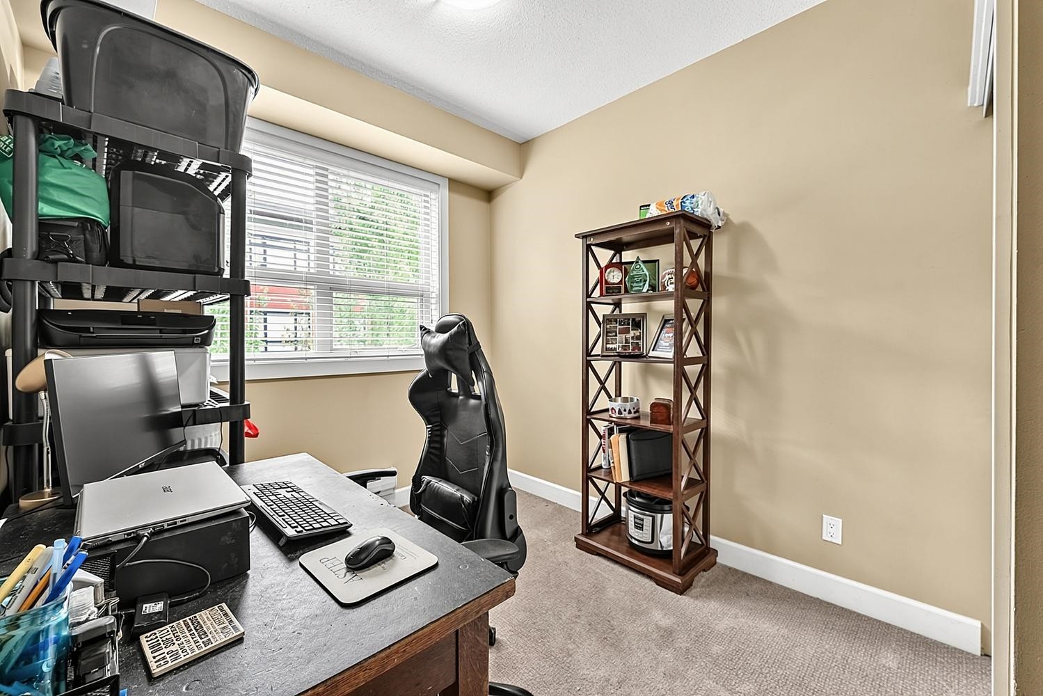 411-13897 Fraser Highway, Surrey, BC - Indoor Photo Showing Office
