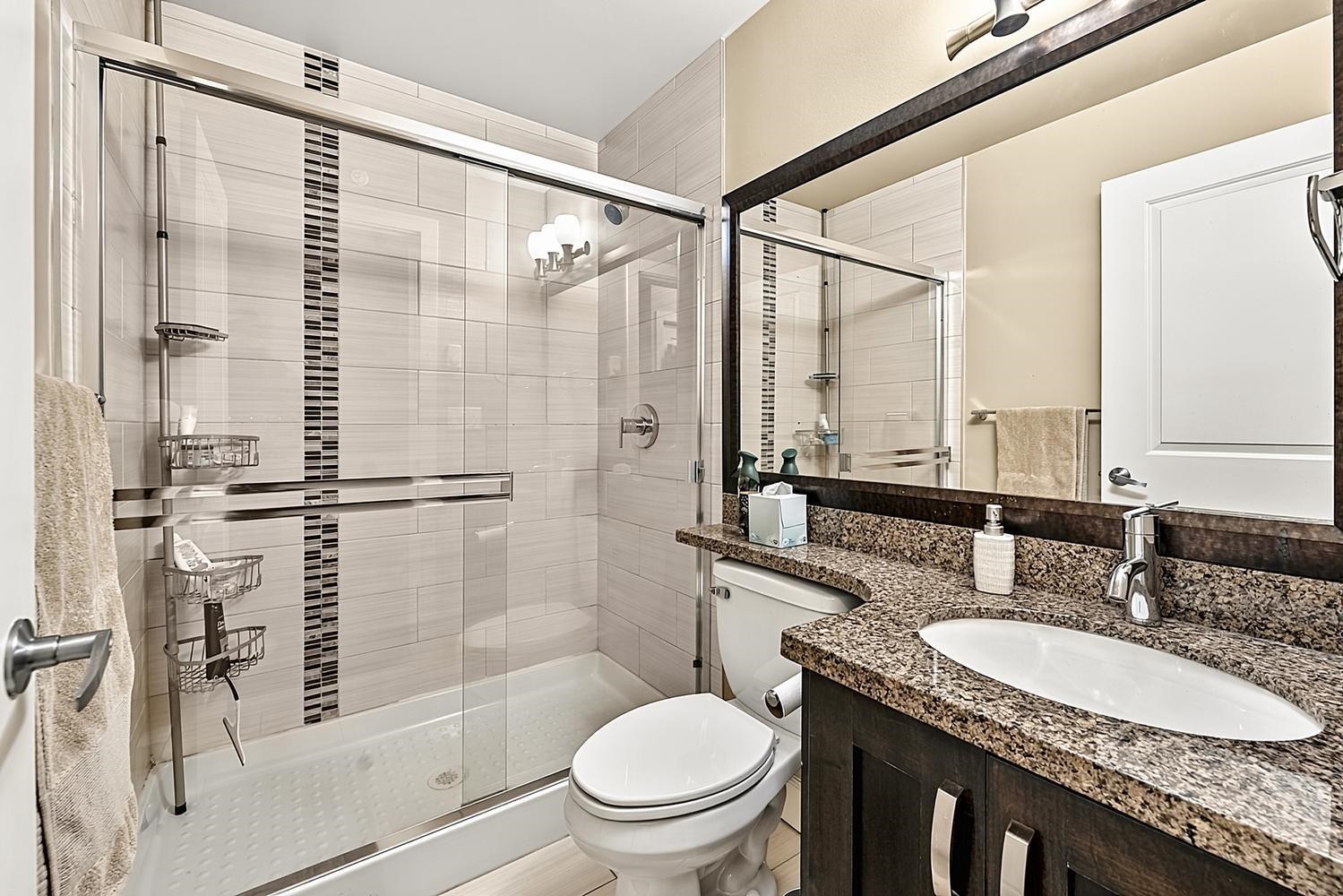 411-13897 Fraser Highway, Surrey, BC - Indoor Photo Showing Bathroom