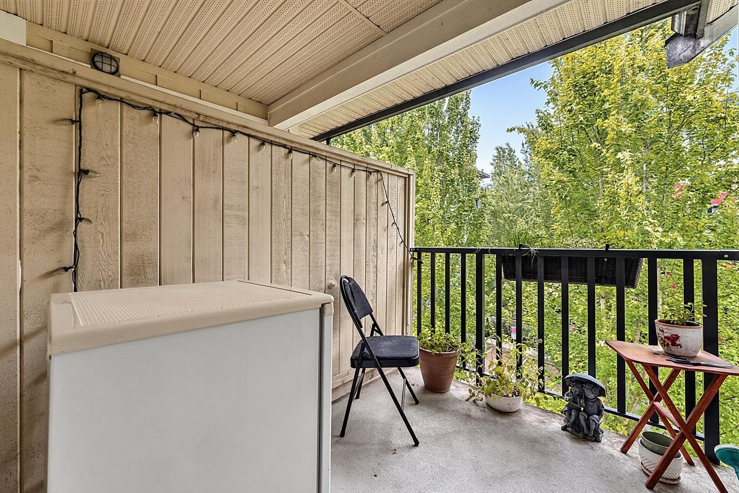 411-13897 Fraser Highway, Surrey, BC - Outdoor With Exterior