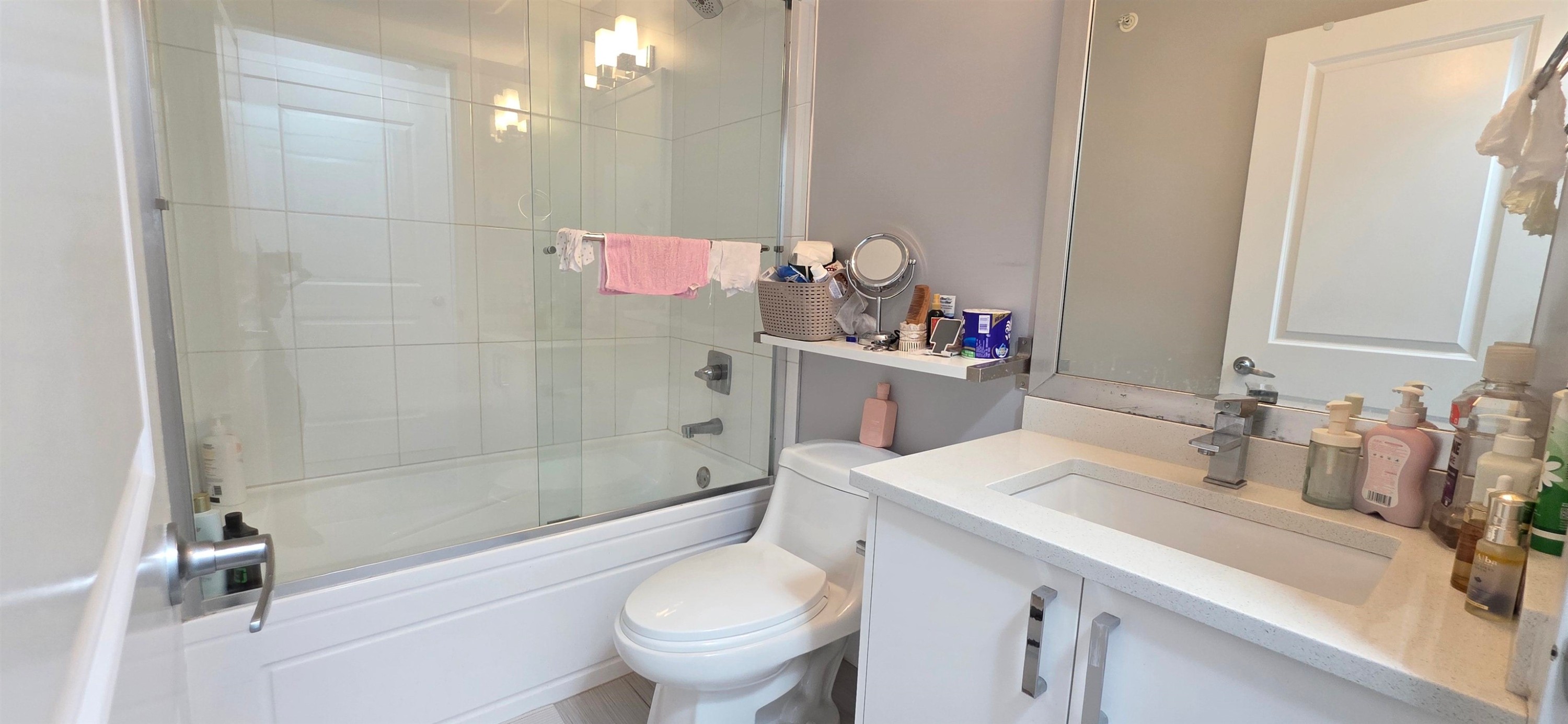 1-19753 55A Avenue Avenue, Langley, BC - Indoor Photo Showing Bathroom