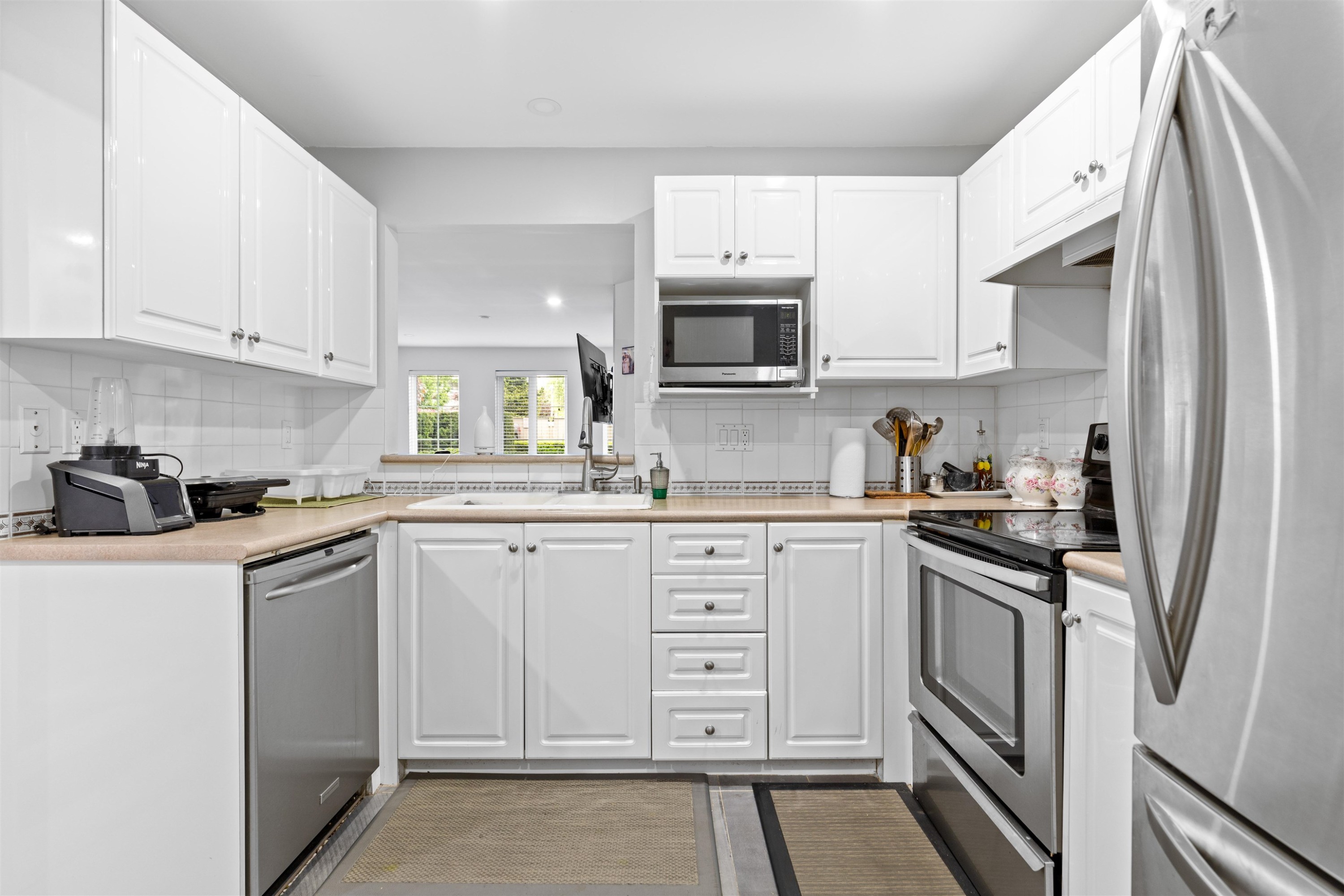105-12125 75A Avenue, Surrey, BC - Indoor Photo Showing Kitchen With Upgraded Kitchen