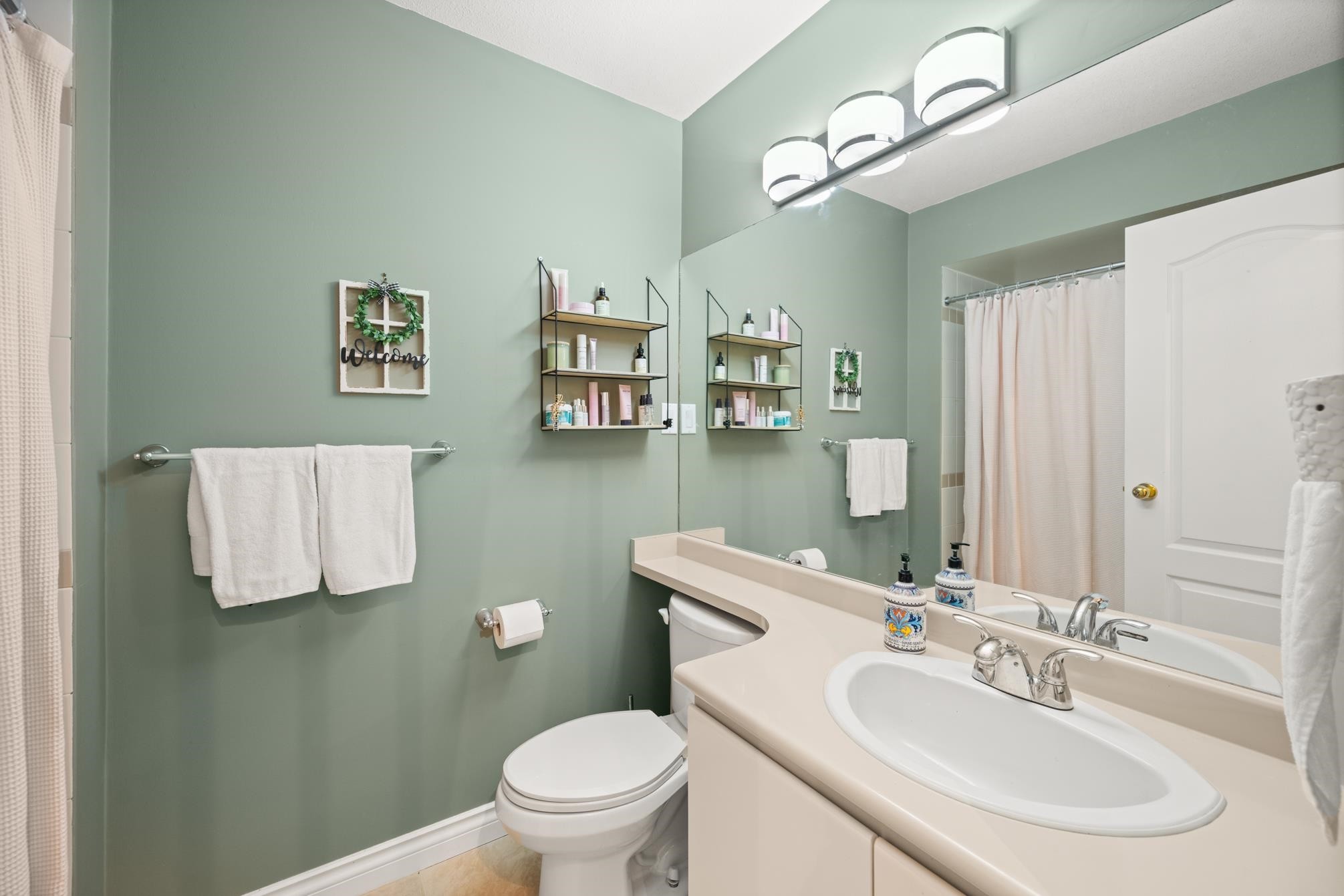 14972 81A Avenue, Surrey, BC - Indoor Photo Showing Bathroom