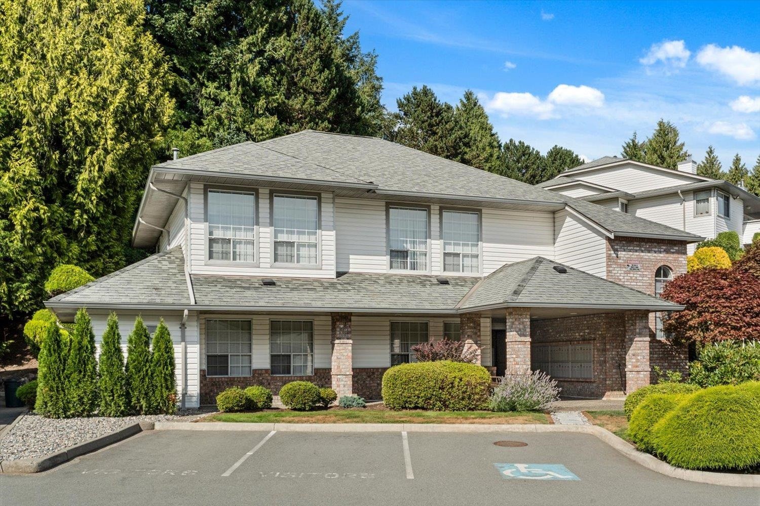 31-3351 Horn Street, Abbotsford, BC - Outdoor With Facade
