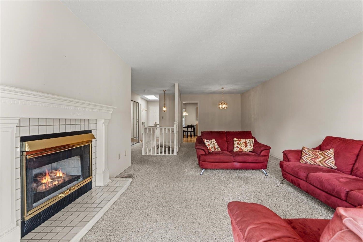 31-3351 Horn Street, Abbotsford, BC - Indoor Photo Showing Living Room With Fireplace