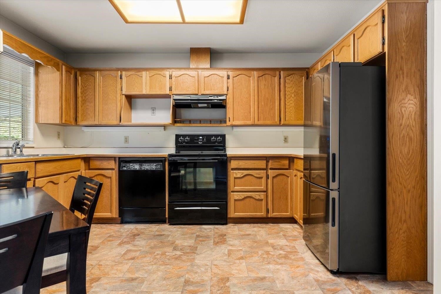 31-3351 Horn Street, Abbotsford, BC - Indoor Photo Showing Kitchen