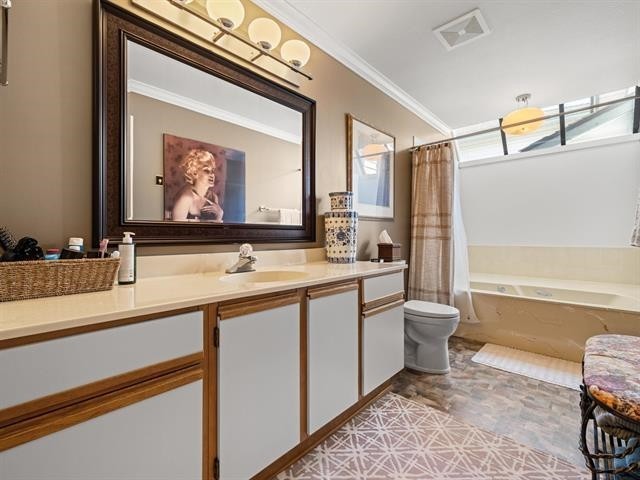13383 14A Avenue, Surrey, BC - Indoor Photo Showing Bathroom