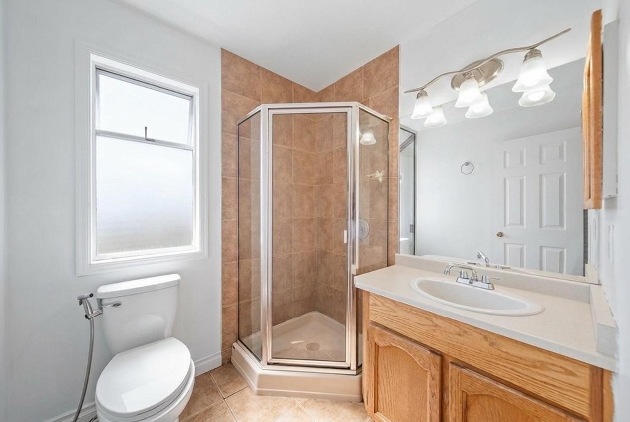 8167 Cedar Street, Mission, BC - Indoor Photo Showing Bathroom
