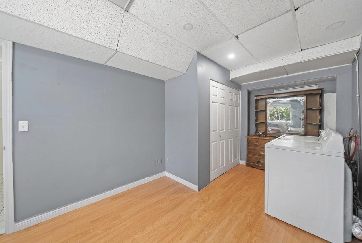 8167 Cedar Street, Mission, BC - Indoor Photo Showing Laundry Room