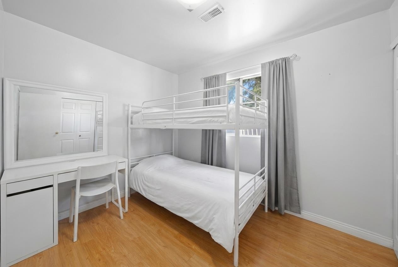 8167 Cedar Street, Mission, BC - Indoor Photo Showing Bedroom