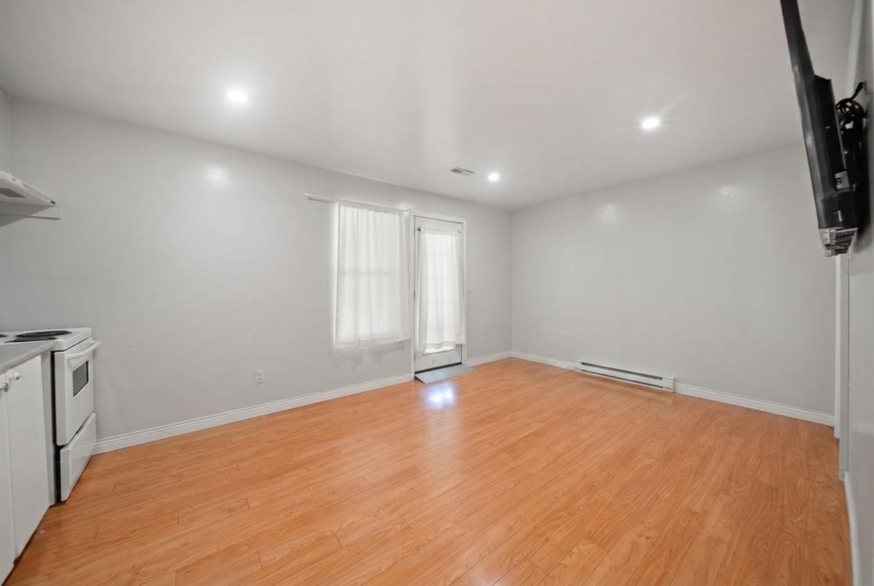 8167 Cedar Street, Mission, BC - Indoor Photo Showing Other Room