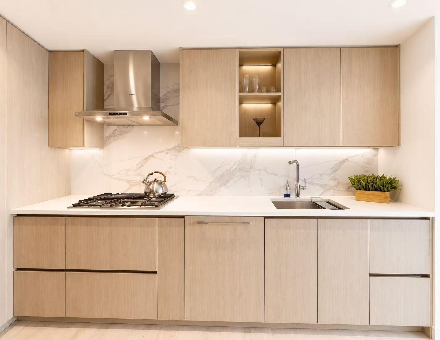 3310-9887 Whalley Boulevard, Surrey, BC - Indoor Photo Showing Kitchen