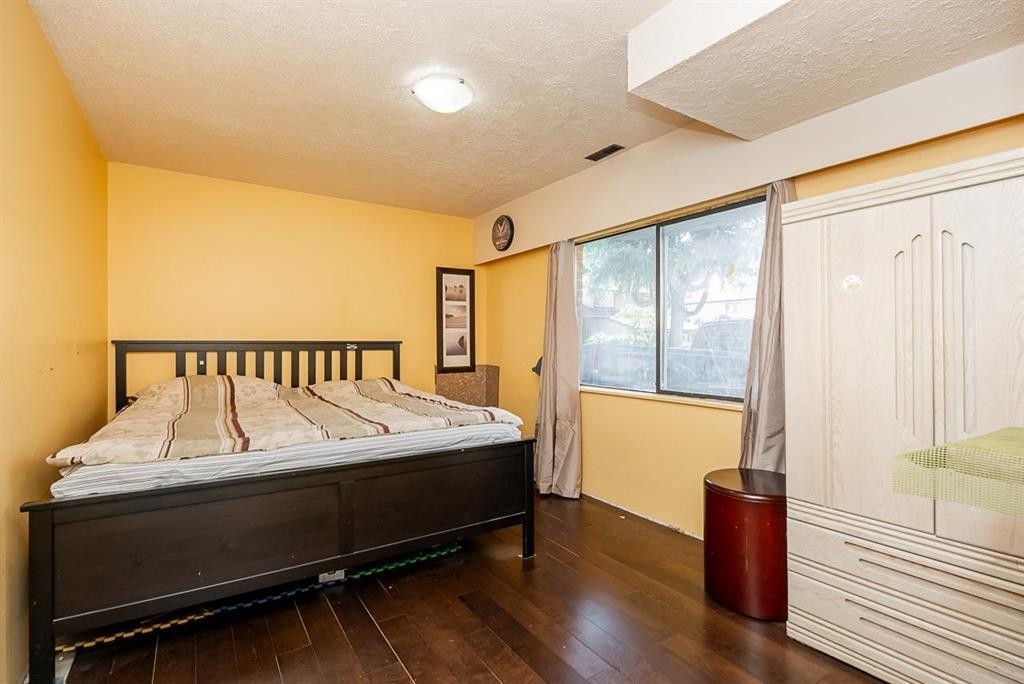 15097 95 Avenue, Surrey, BC - Indoor Photo Showing Bedroom