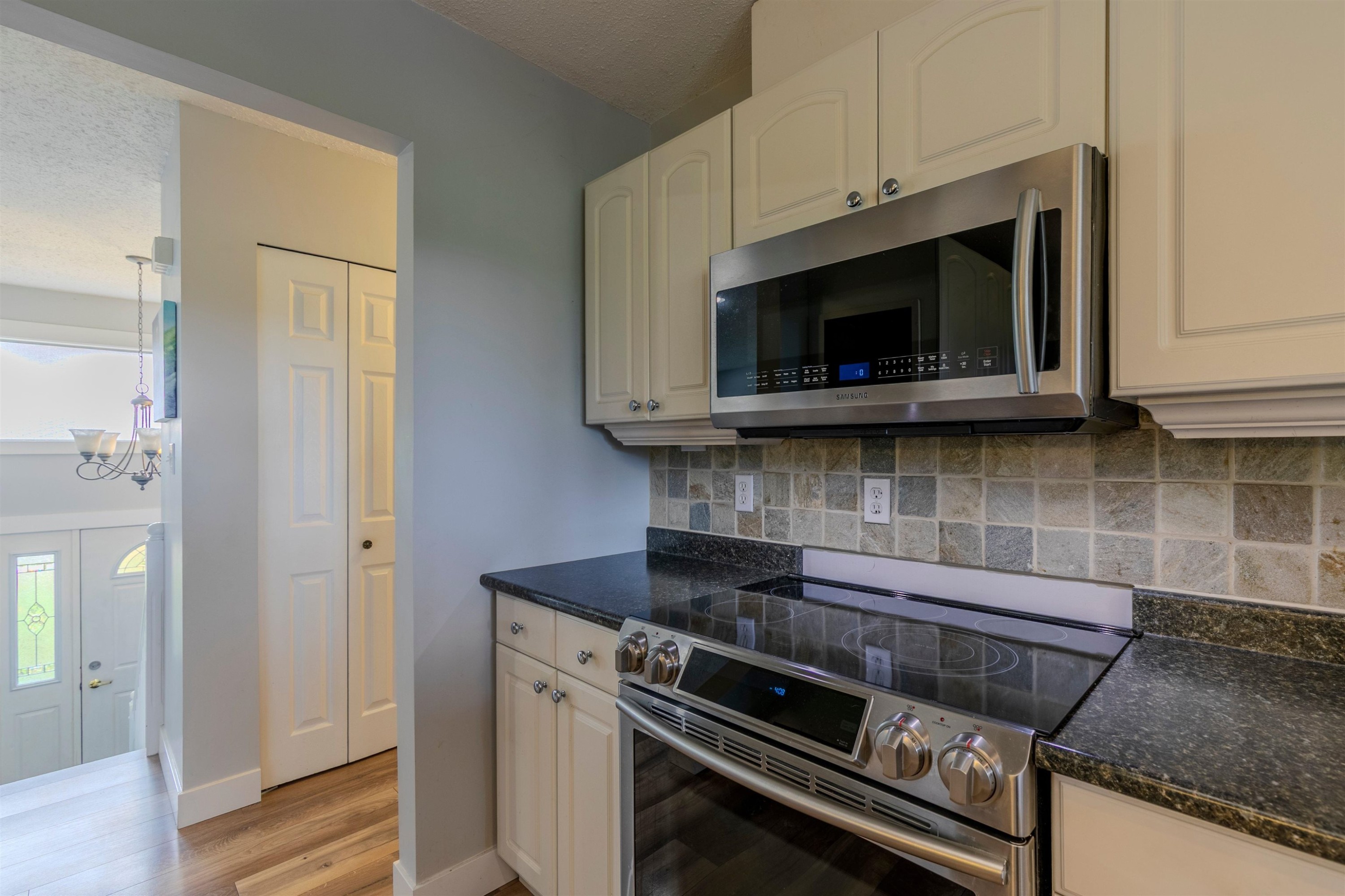 35073 Ewert Avenue, Mission, BC - Indoor Photo Showing Kitchen