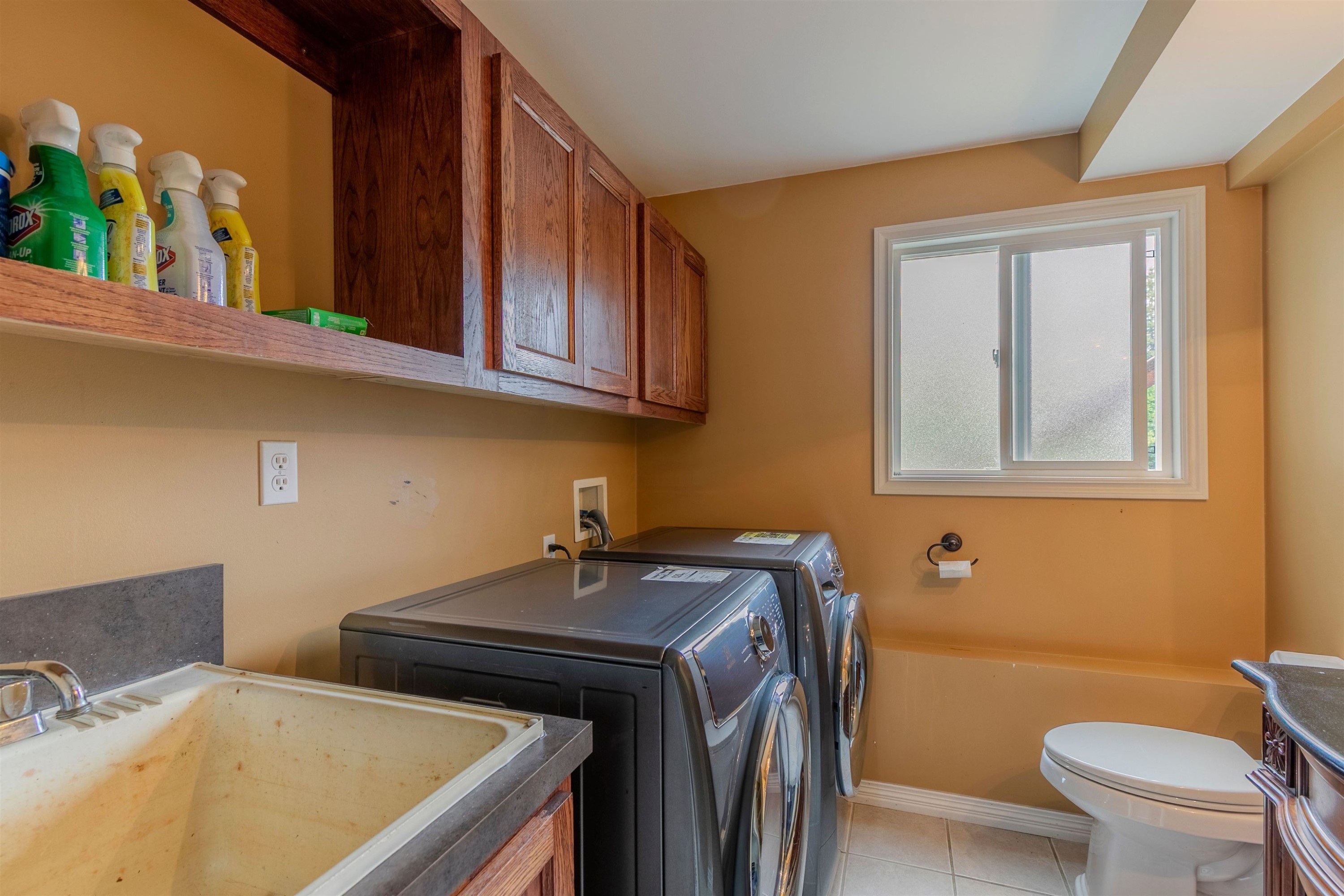 35073 Ewert Avenue, Mission, BC - Indoor Photo Showing Laundry Room