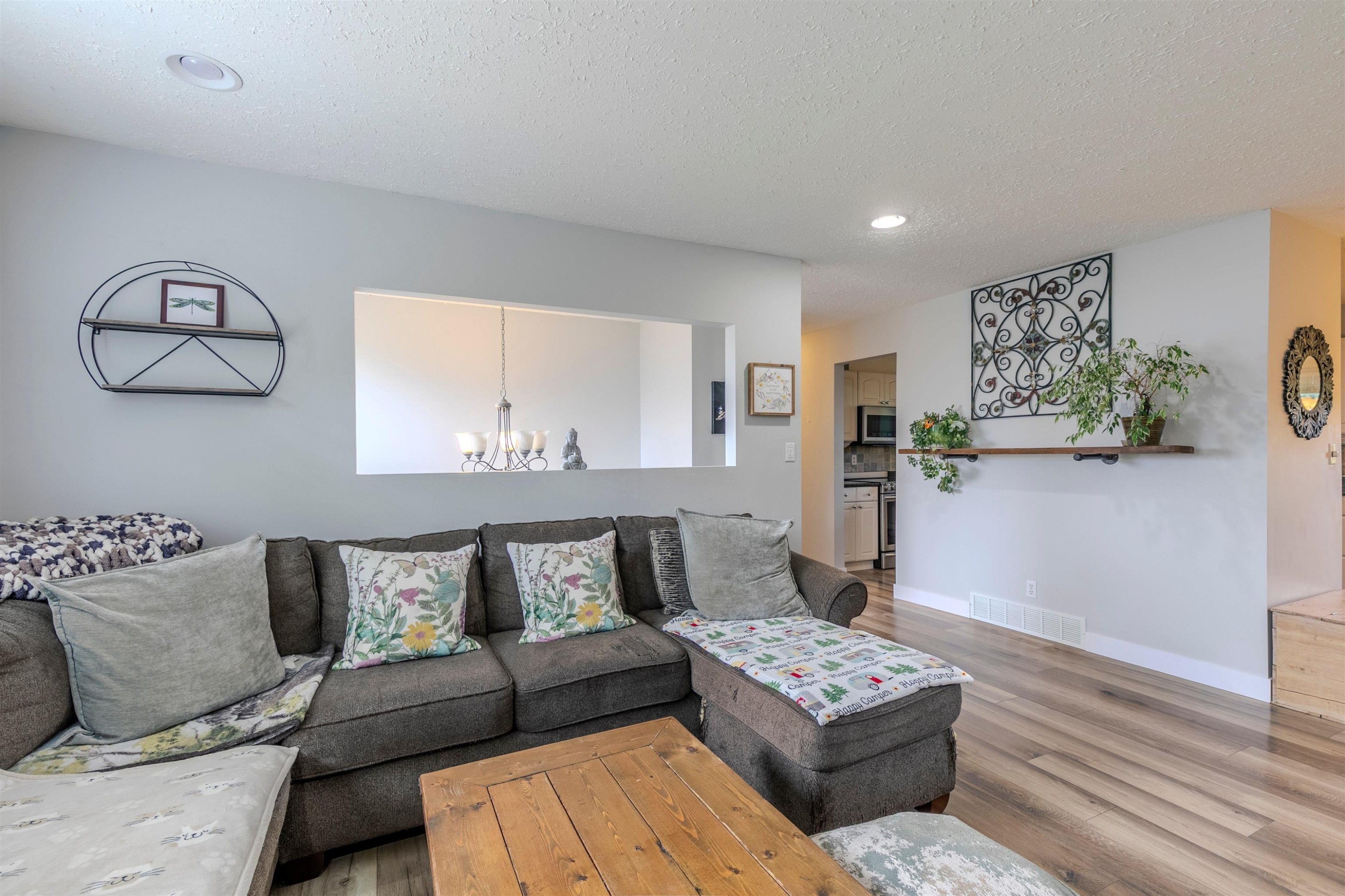 35073 Ewert Avenue, Mission, BC - Indoor Photo Showing Living Room