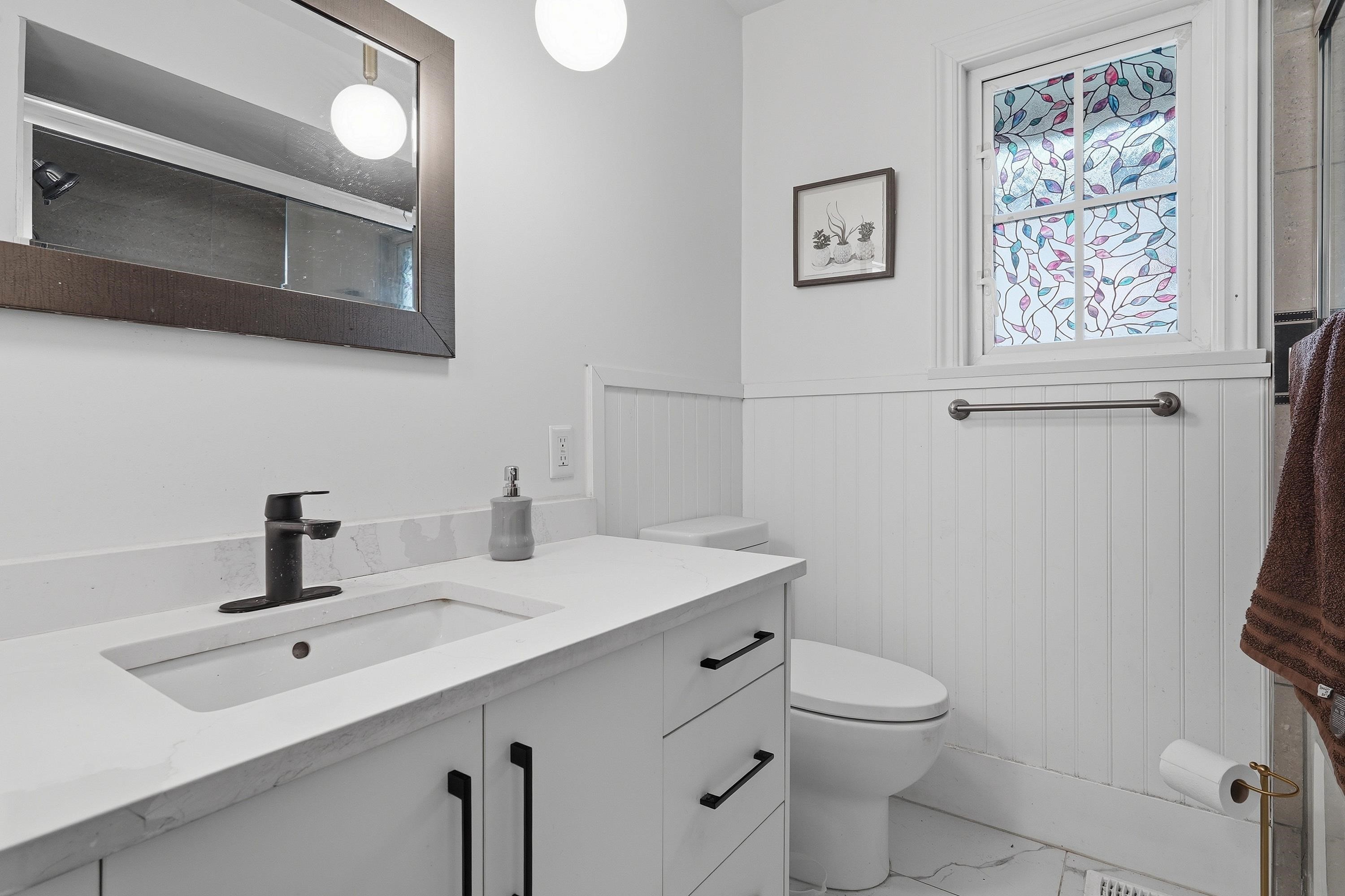 17886 59A Avenue, Surrey, BC - Indoor Photo Showing Bathroom