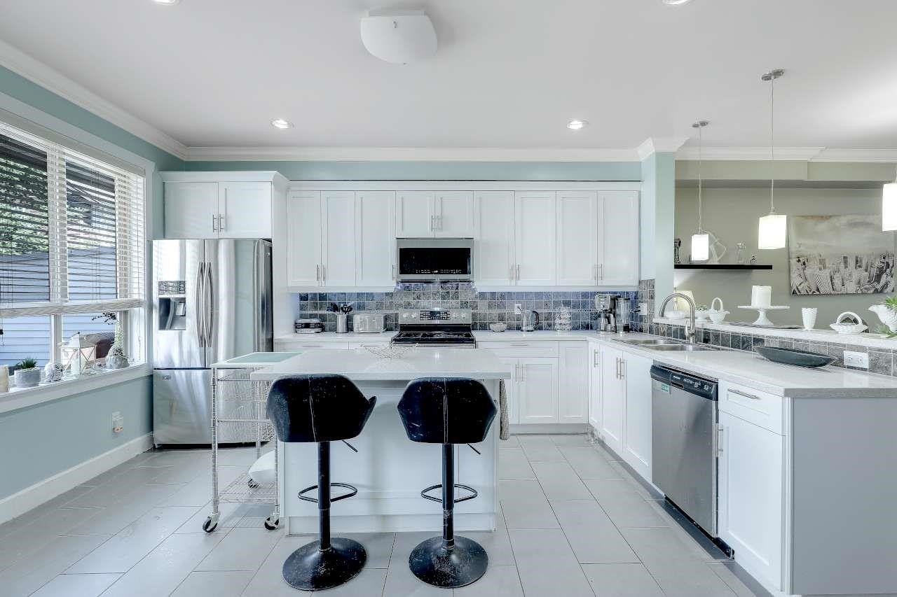 21-19560 68 Avenue, Surrey, BC - Indoor Photo Showing Kitchen With Stainless Steel Kitchen With Double Sink With Upgraded Kitchen