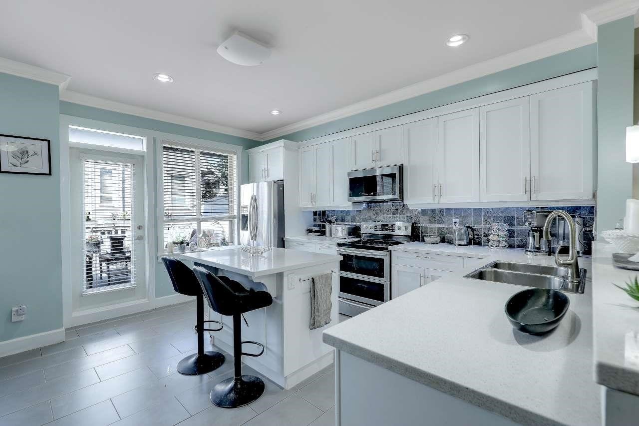 21-19560 68 Avenue, Surrey, BC - Indoor Photo Showing Kitchen With Stainless Steel Kitchen With Double Sink With Upgraded Kitchen