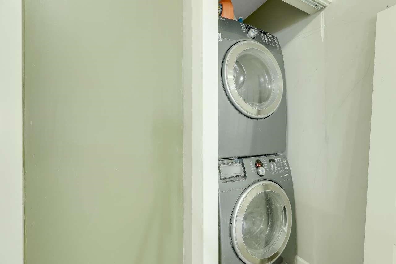 21-19560 68 Avenue, Surrey, BC - Indoor Photo Showing Laundry Room