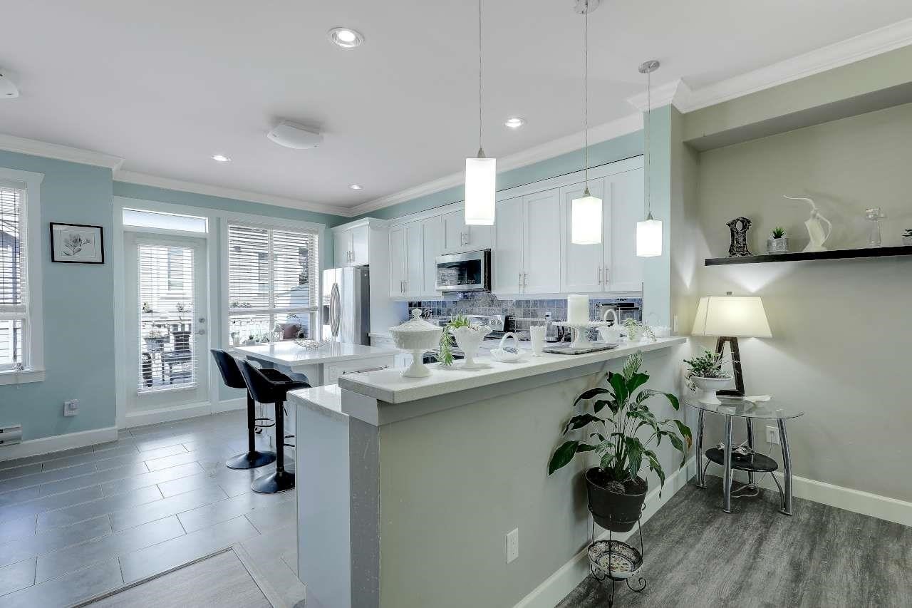 21-19560 68 Avenue, Surrey, BC - Indoor Photo Showing Kitchen With Upgraded Kitchen