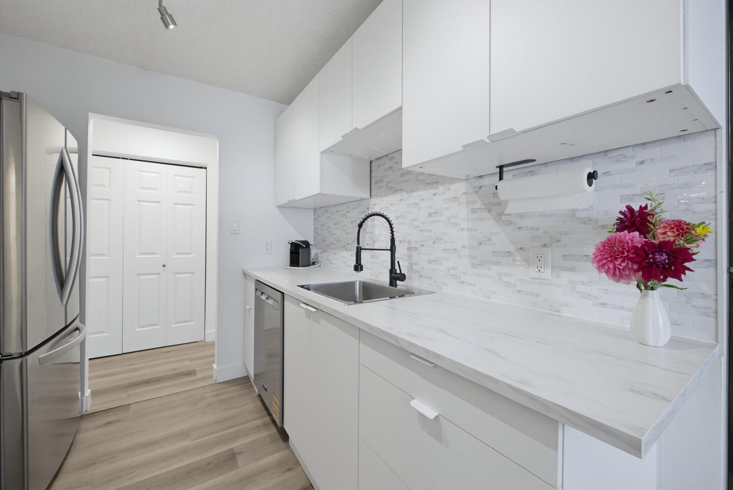111-7436 Stave Lake Street, Mission, BC - Indoor Photo Showing Kitchen With Upgraded Kitchen