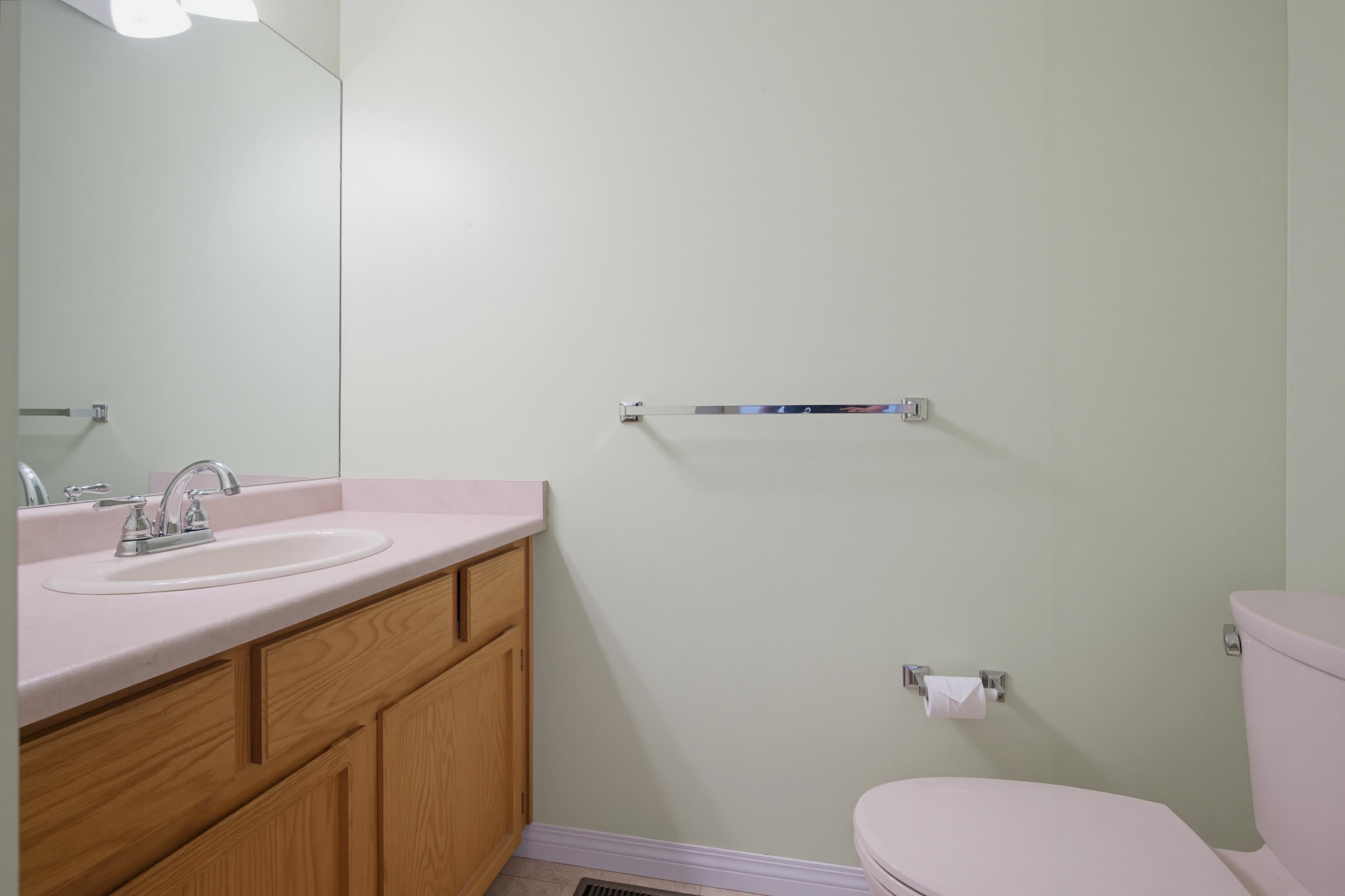 107-15988 83 Avenue, Surrey, BC - Indoor Photo Showing Bathroom