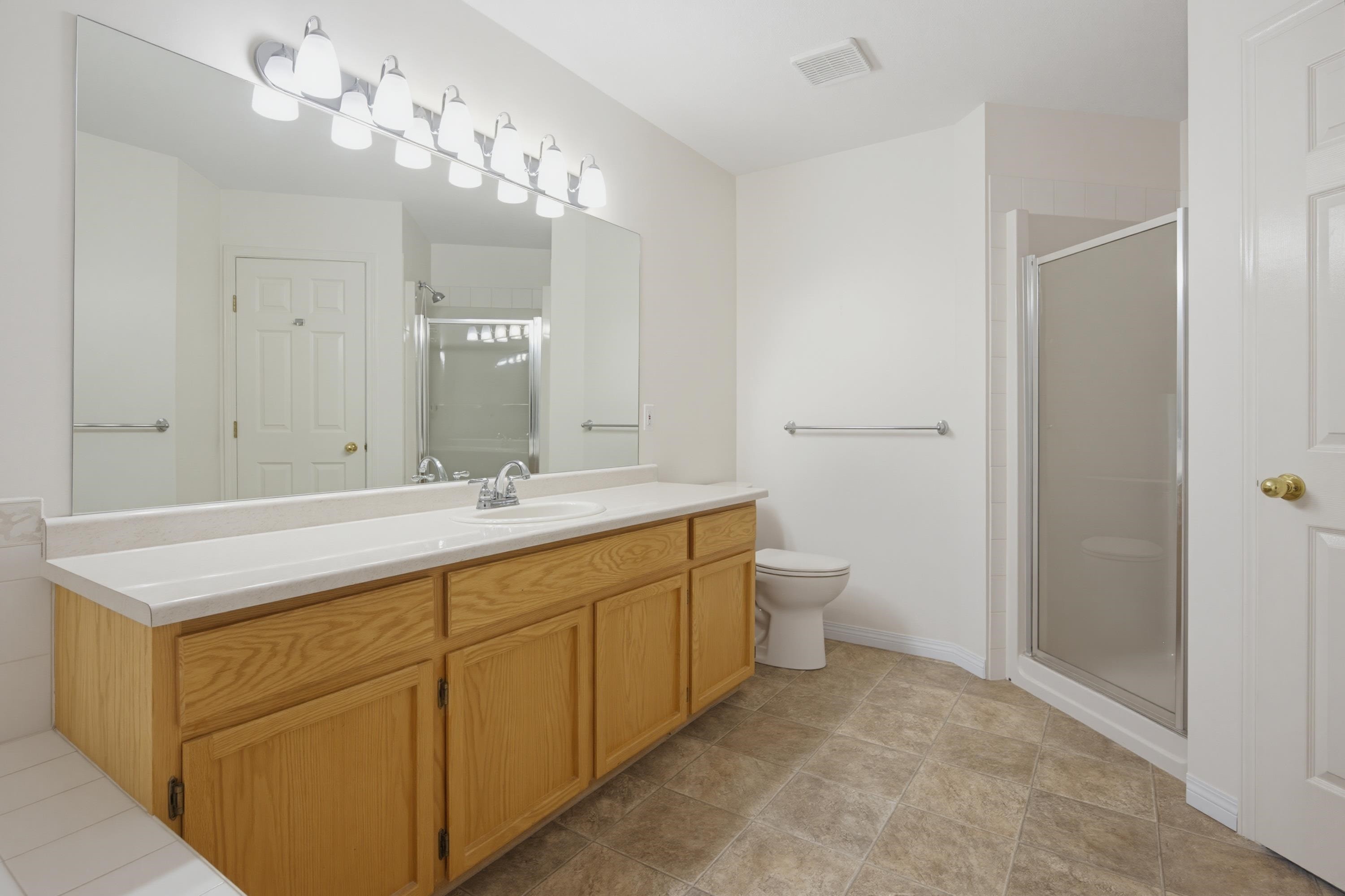 107-15988 83 Avenue, Surrey, BC - Indoor Photo Showing Bathroom