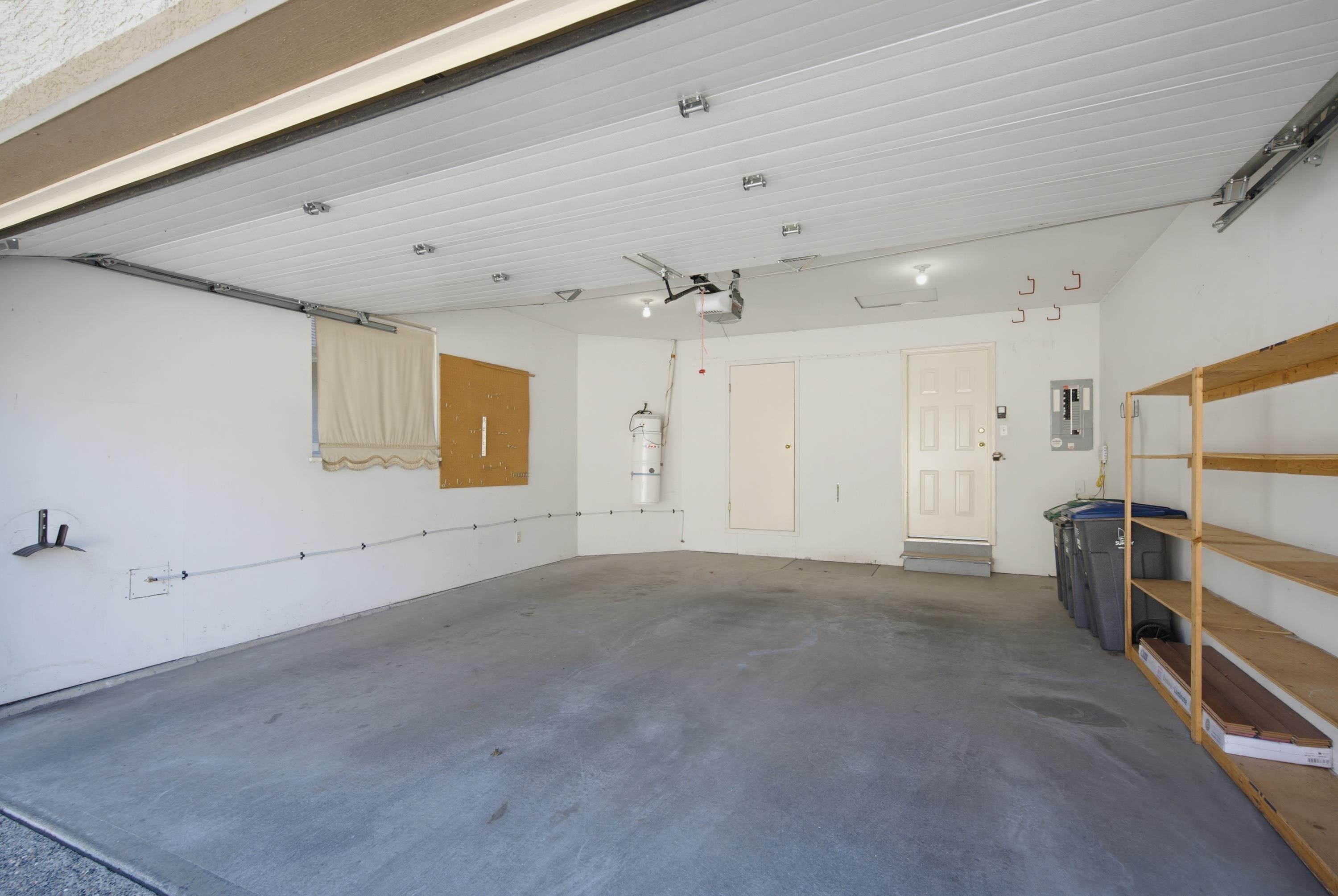 107-15988 83 Avenue, Surrey, BC - Indoor Photo Showing Garage