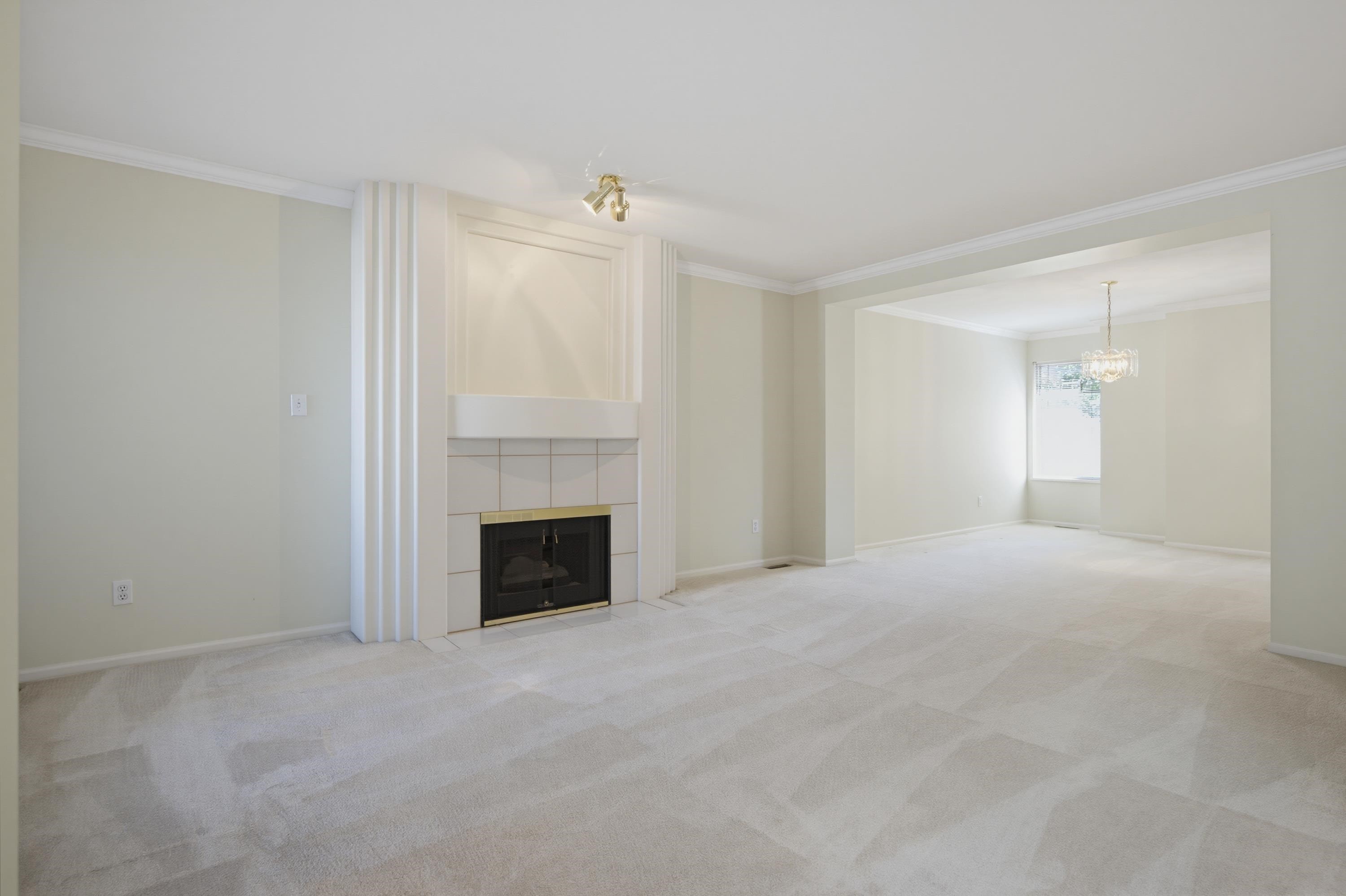 107-15988 83 Avenue, Surrey, BC - Indoor Photo Showing Living Room With Fireplace
