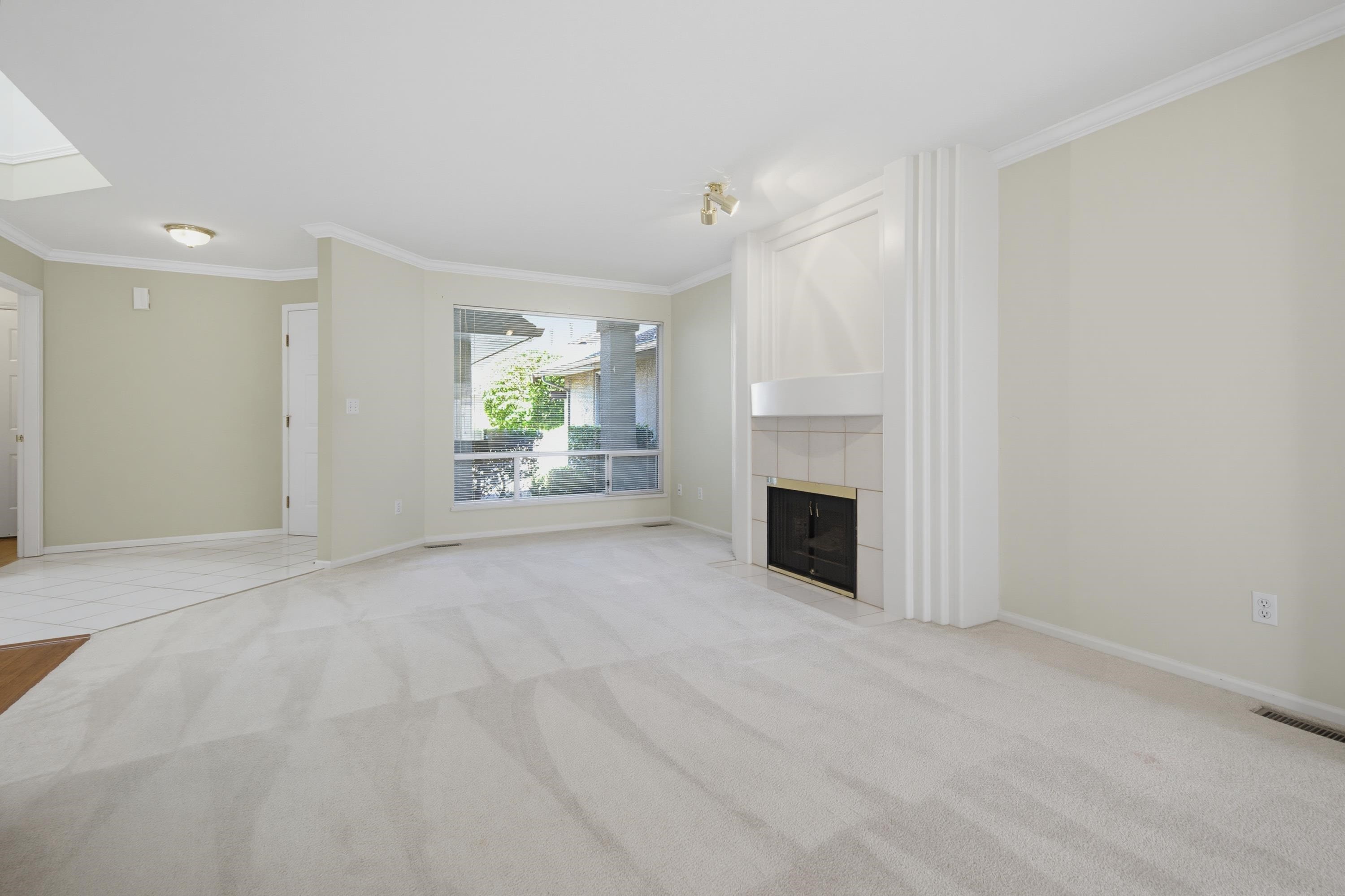107-15988 83 Avenue, Surrey, BC - Indoor With Fireplace