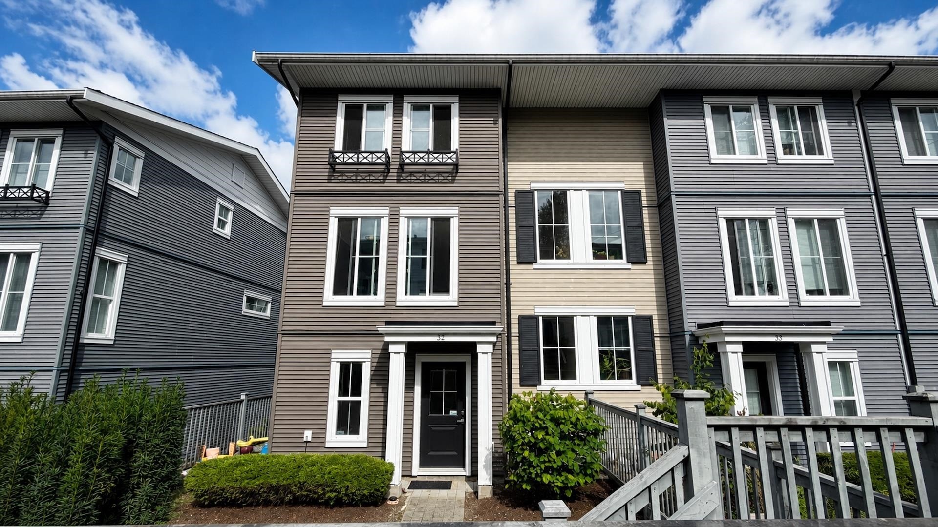 32-10735 84 Avenue, Delta, BC - Outdoor With Facade