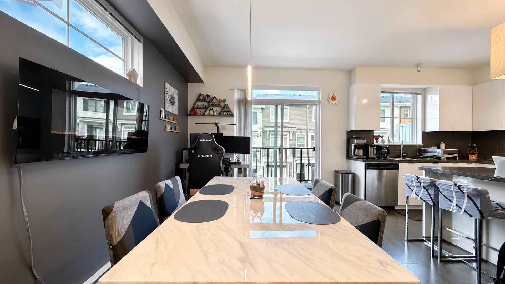 32-10735 84 Avenue, Delta, BC - Indoor Photo Showing Dining Room