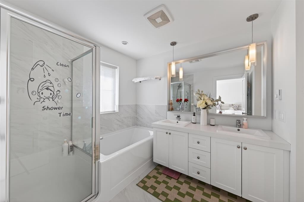 27-16260 23A Avenue, Surrey, BC - Indoor Photo Showing Bathroom